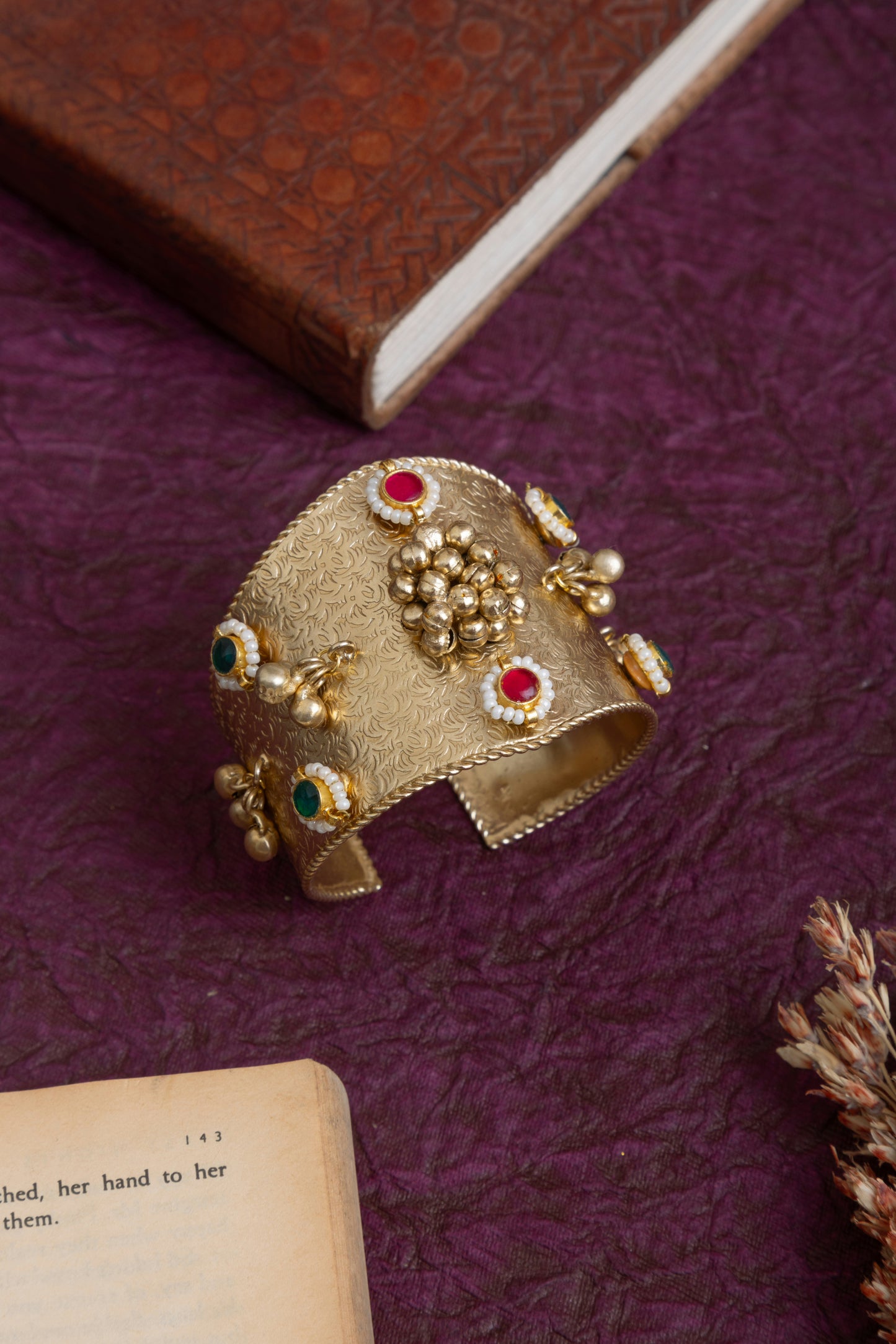 Lipika gold handcuff