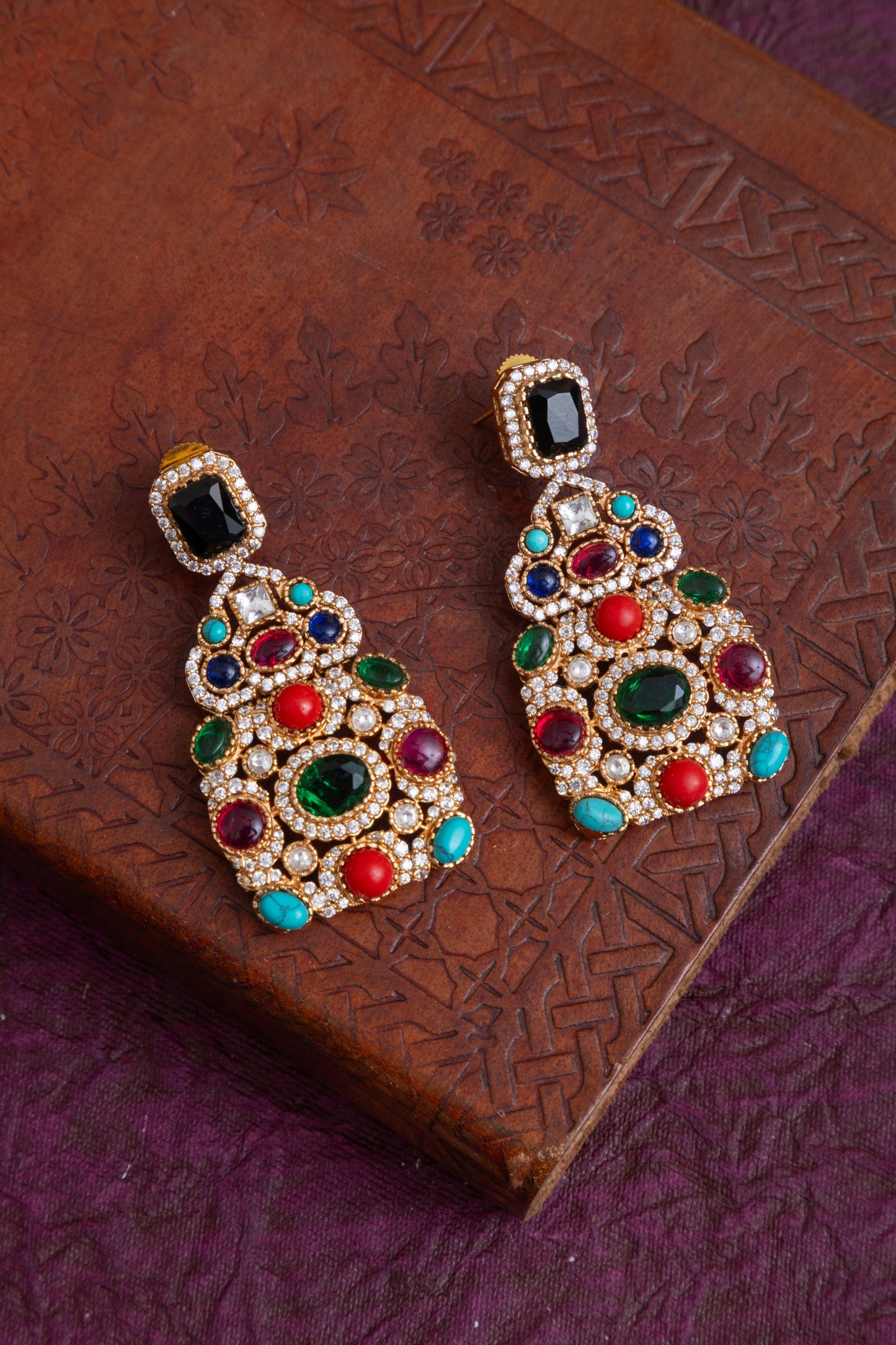 Rangrez Russian stone choker