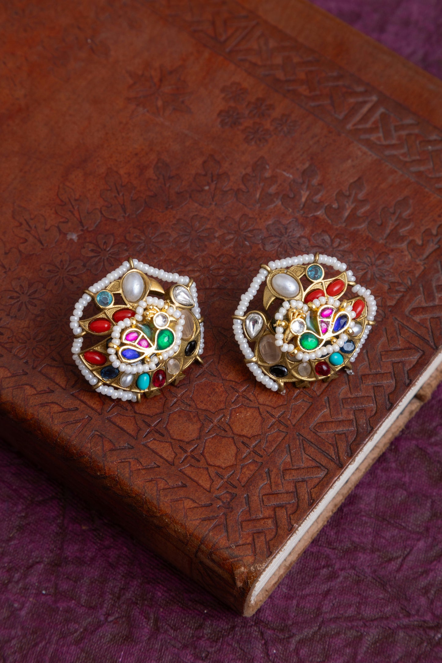 Menka gold kundan choker