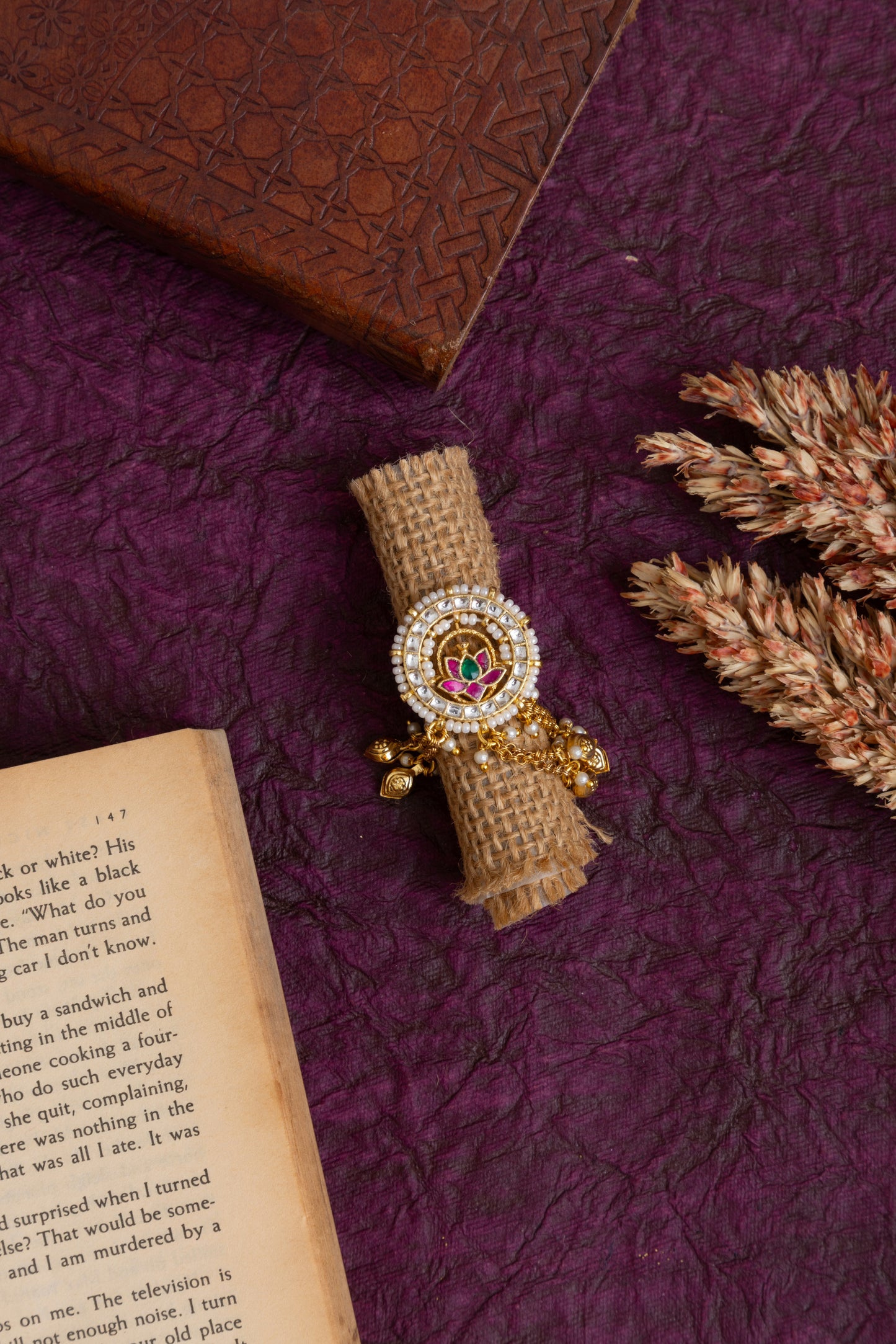 Hetal jadtar kundan gold ring