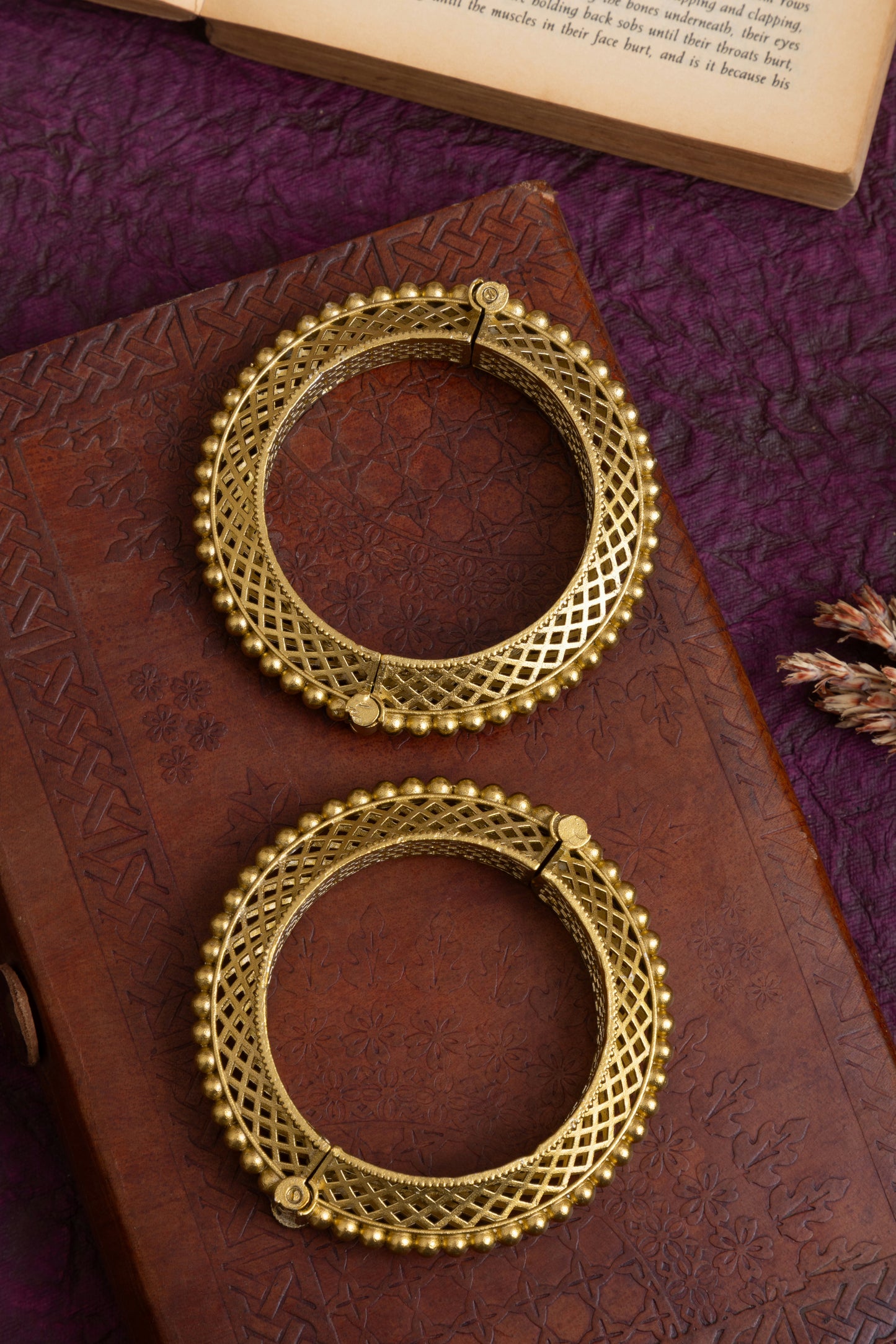 Mruga small size gold kada