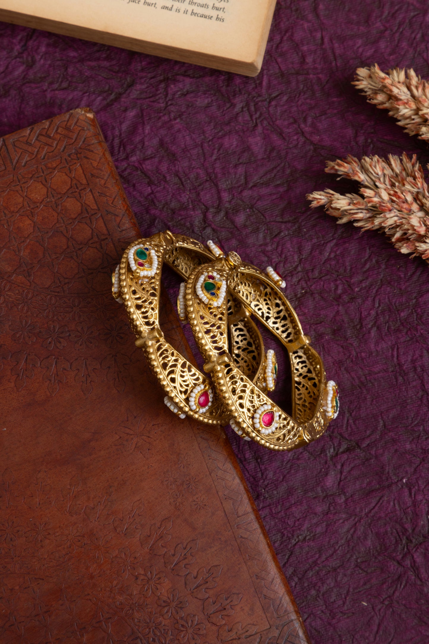 Kirti large size Pachi kundan gold kada