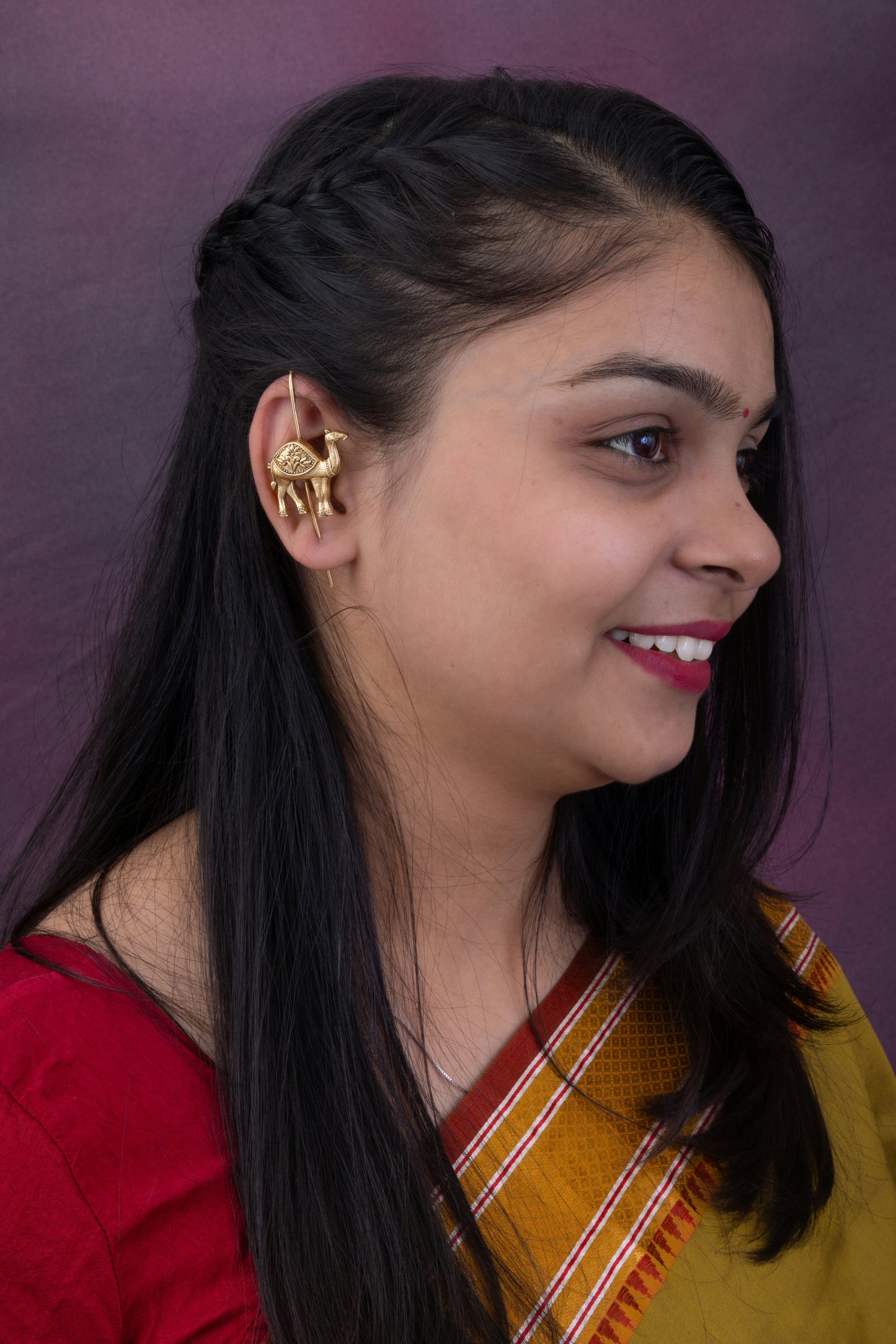 Camel needle kundan gold earcuff