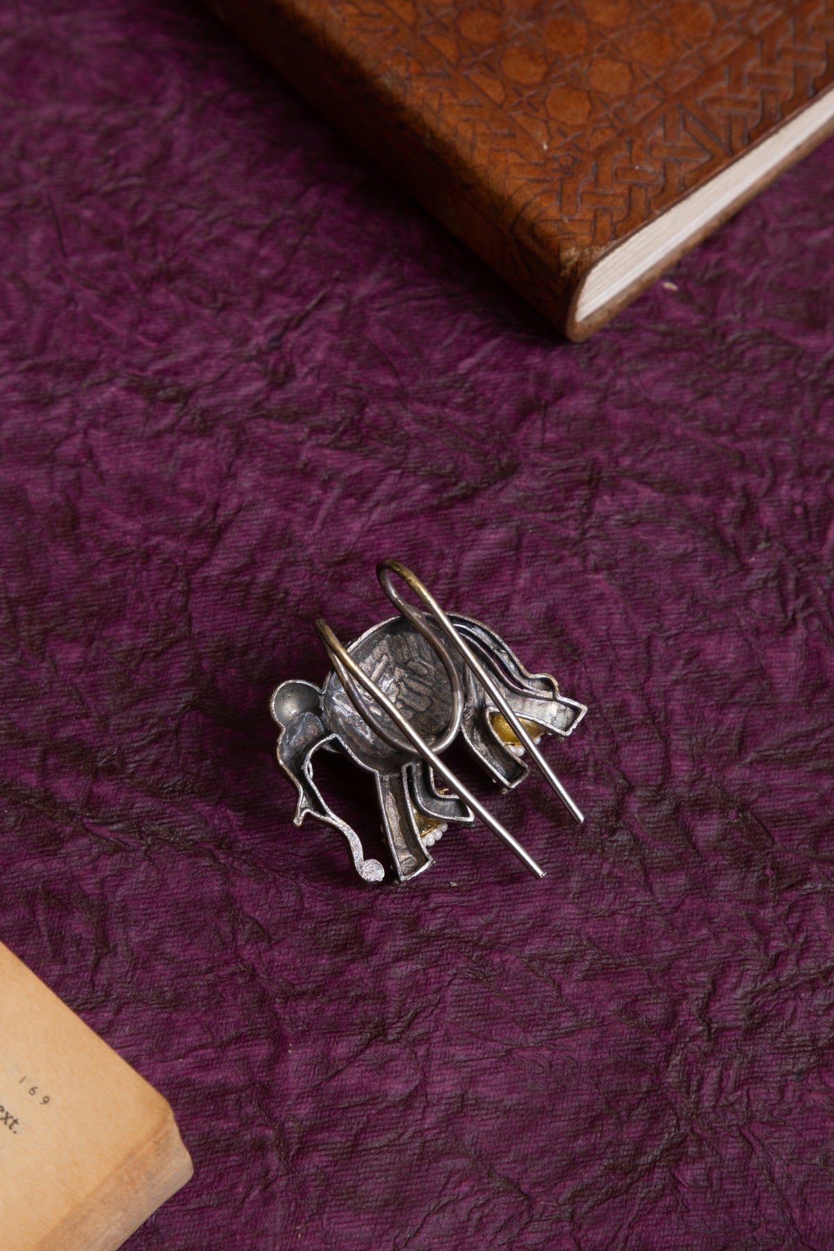 Santoshi pachi kundan elephant hair pin