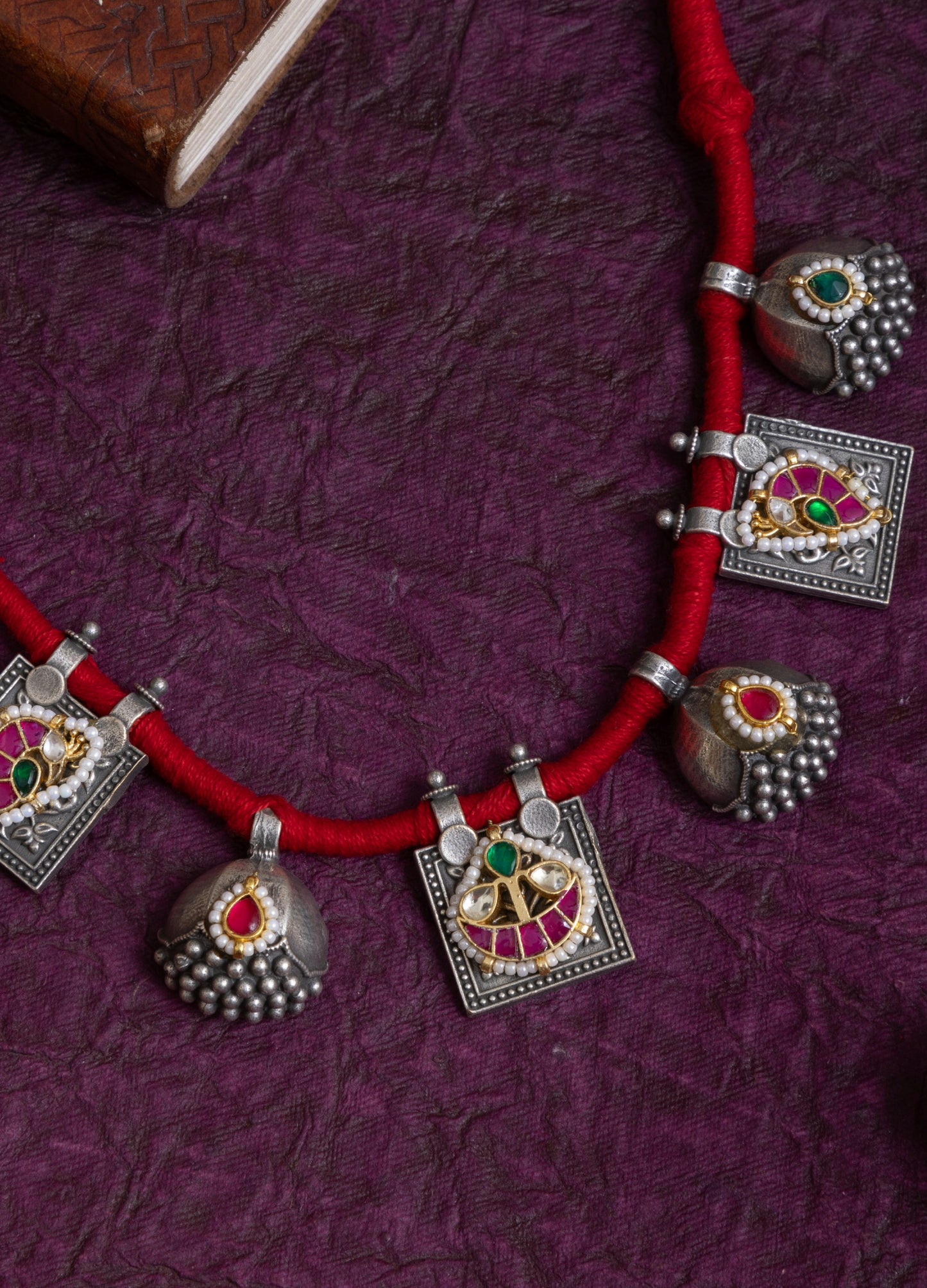 Nilam pachi kundan thread choker