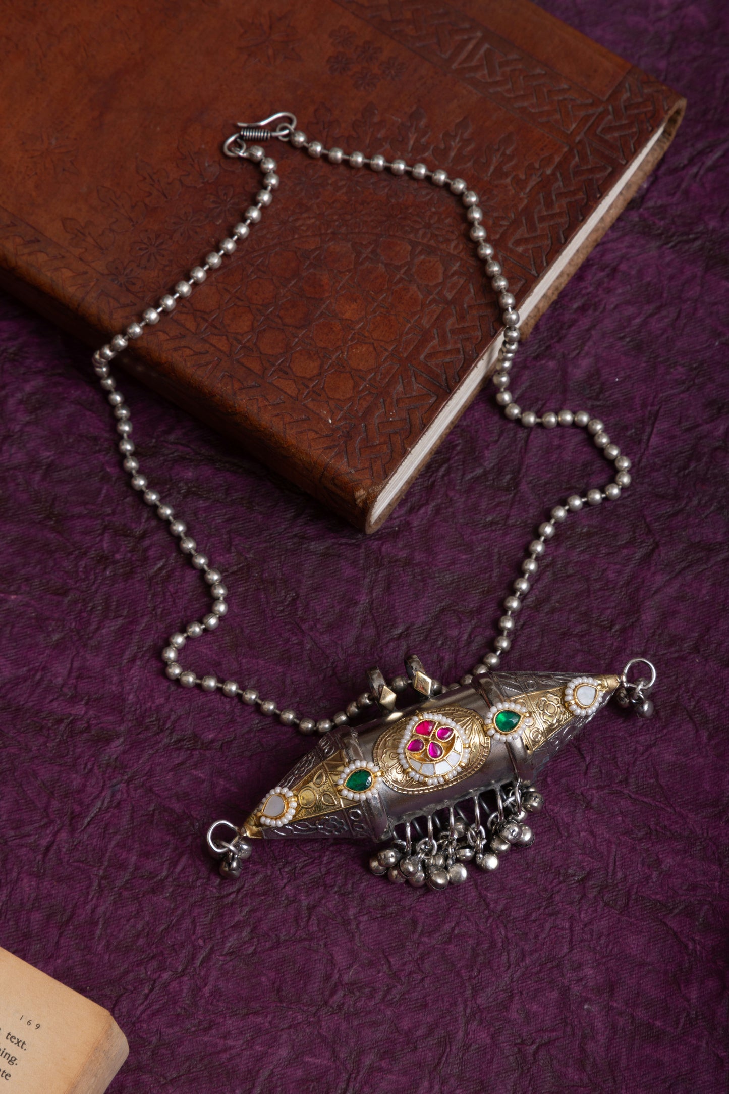 Vibhuta two tone fusion pachi kundan necklace