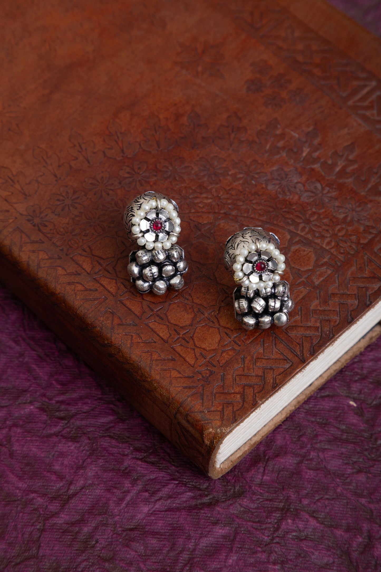 Kavita bubble sleek silver choker