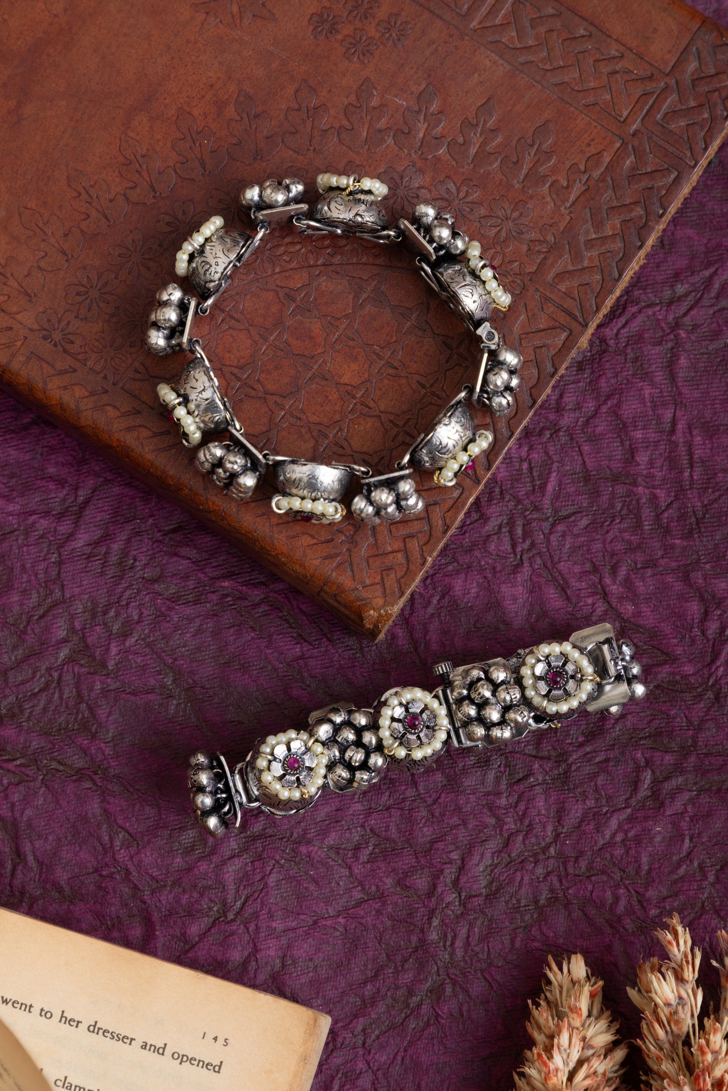 Kavita silver loose bracelet pair