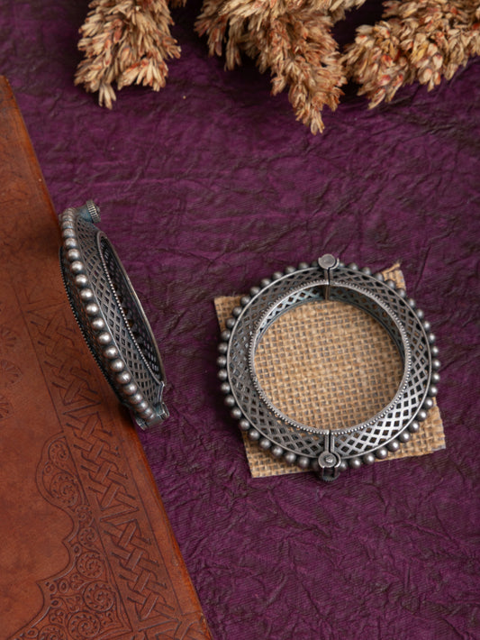 Rucha Small size zigzag jali kada