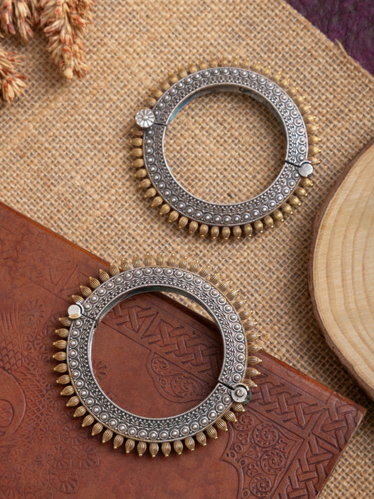 Nisha Small  size dual tone trishul kada