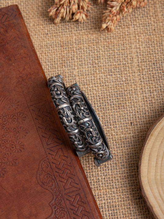 Amrapali Small size silver chittai kada