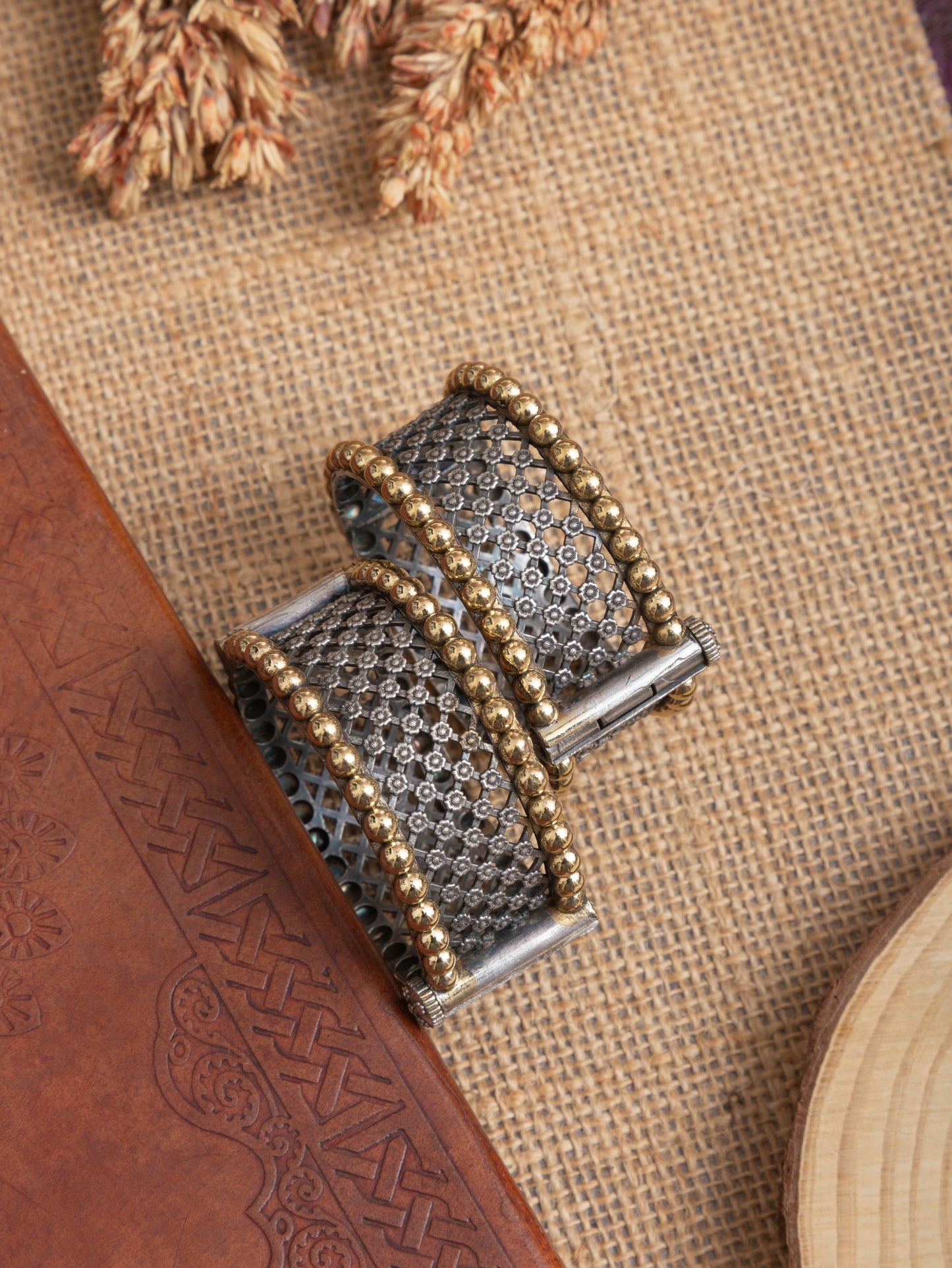 Small size dual tone jali kada