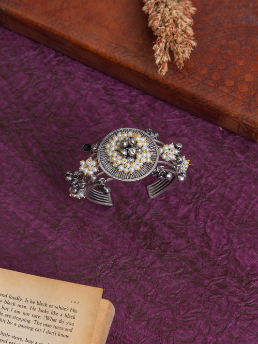 Saanvi silver pearl handcuff