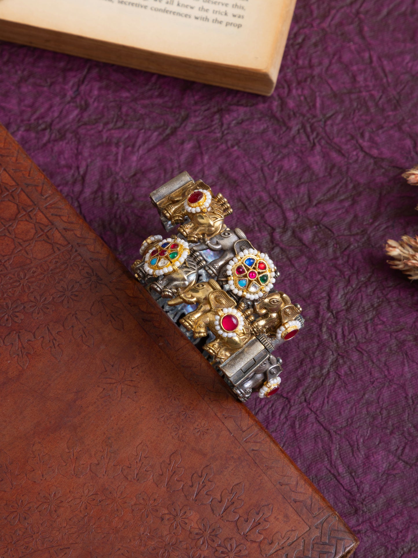 Large size Pachi kundan elephant kada