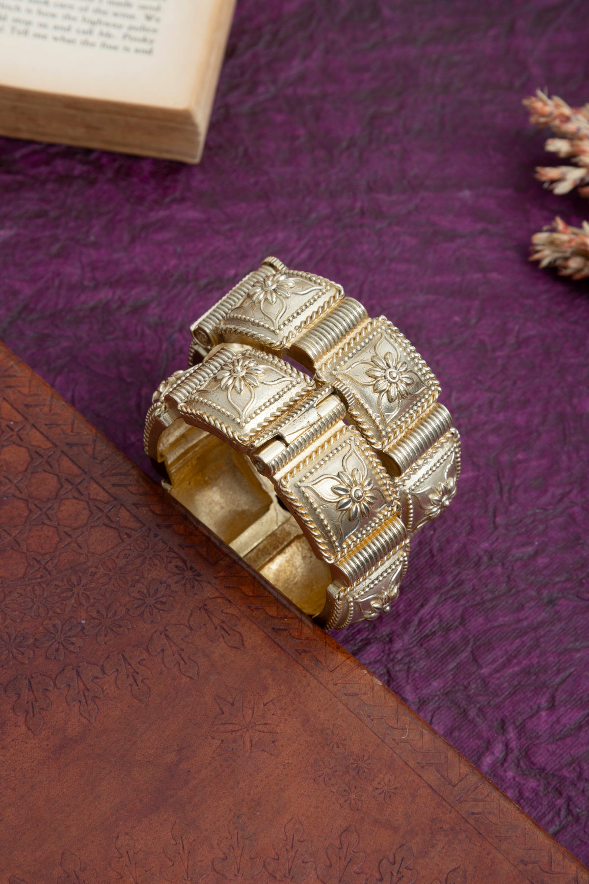 Manda large size gold kada