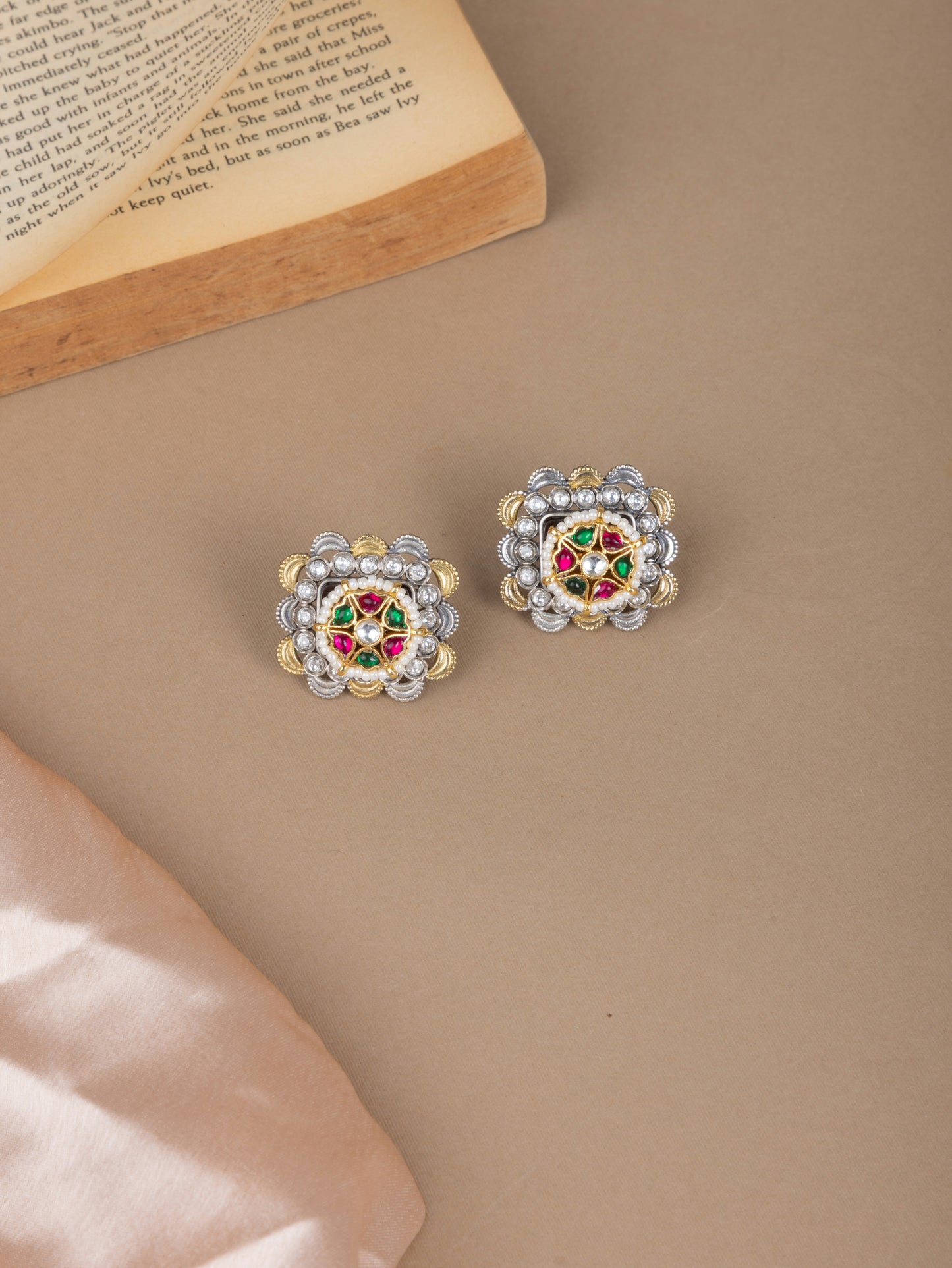 Pachi kundan square studs