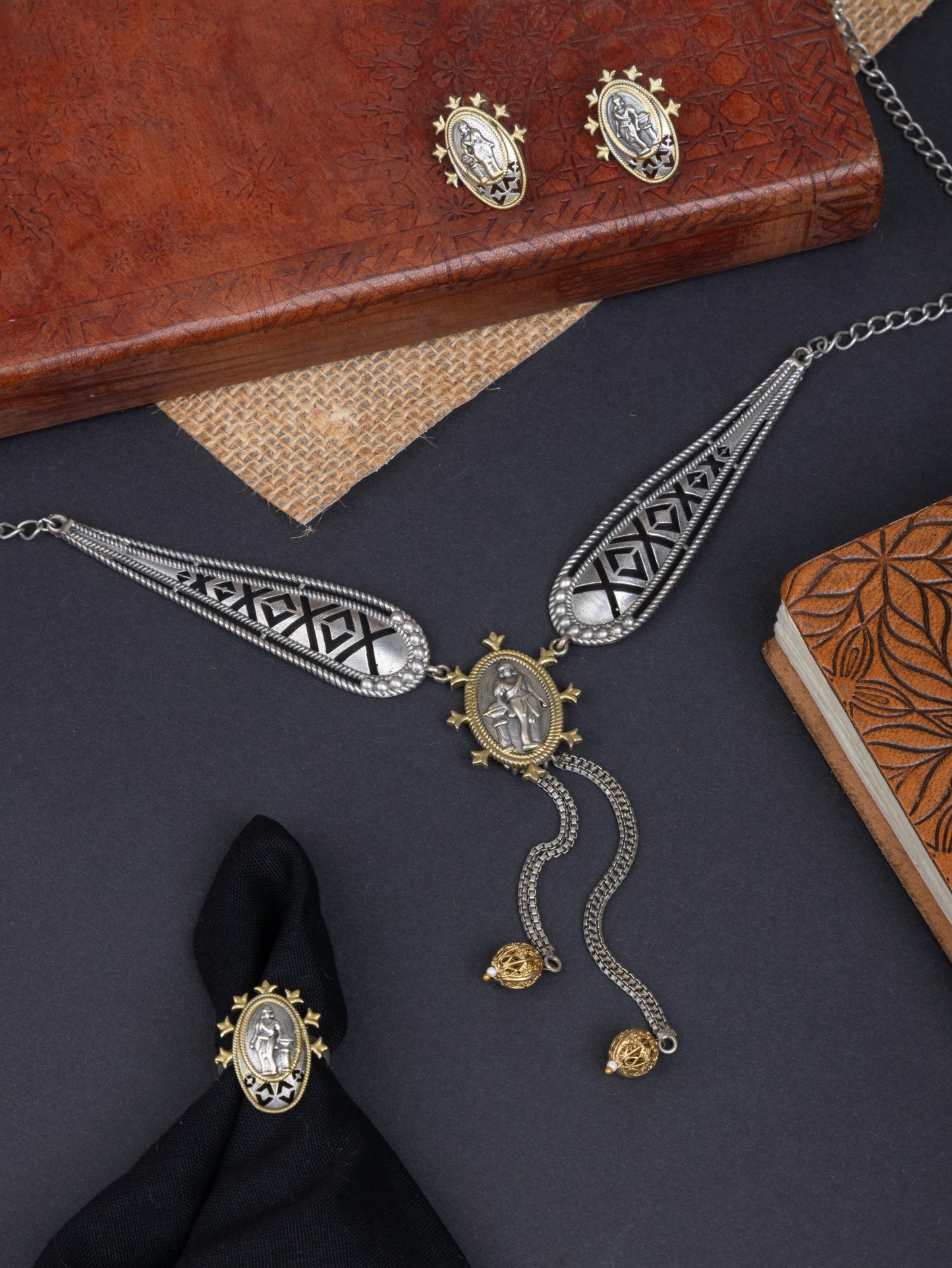 Dual tone necklace