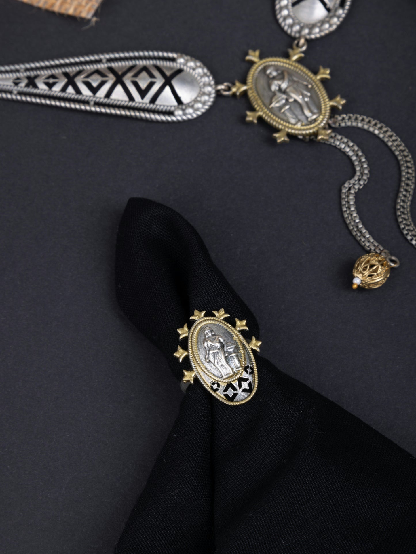 Dual tone necklace