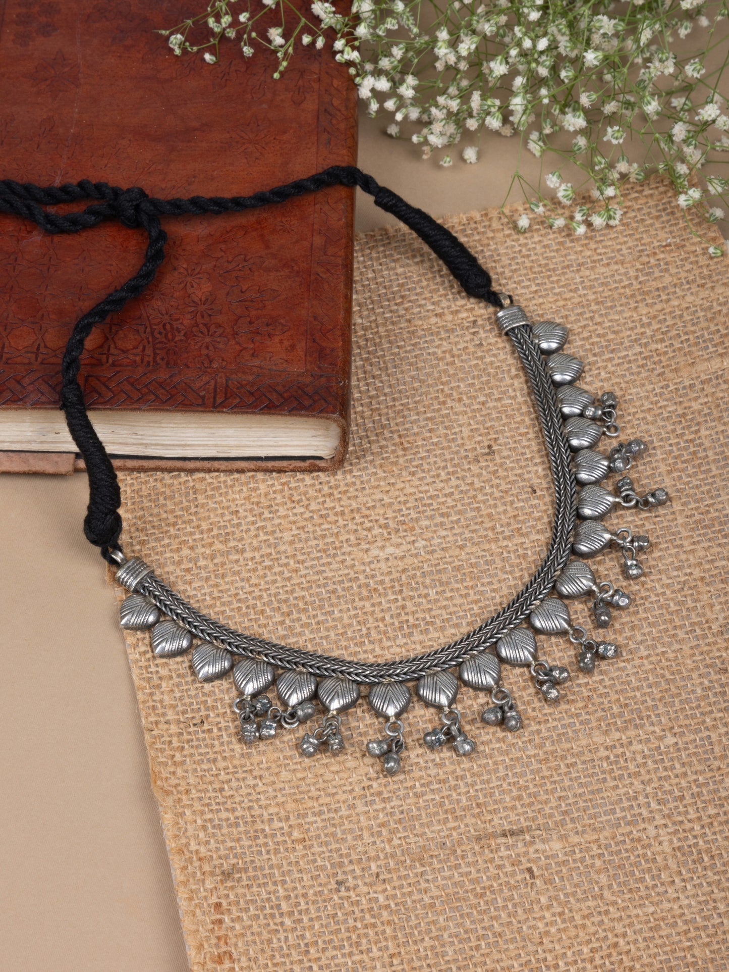 Antique leaf choker