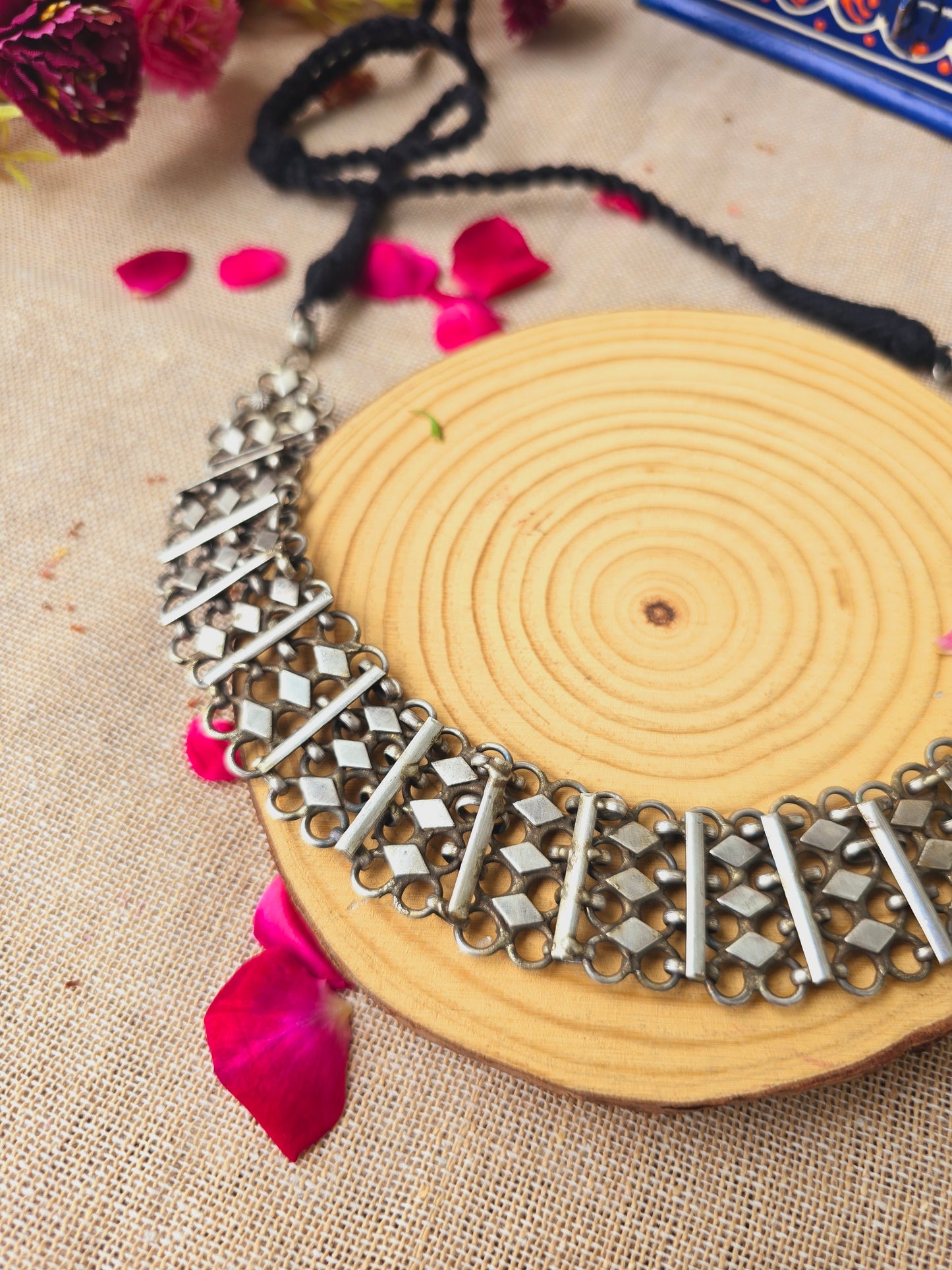 Blumi Antique sleek choker