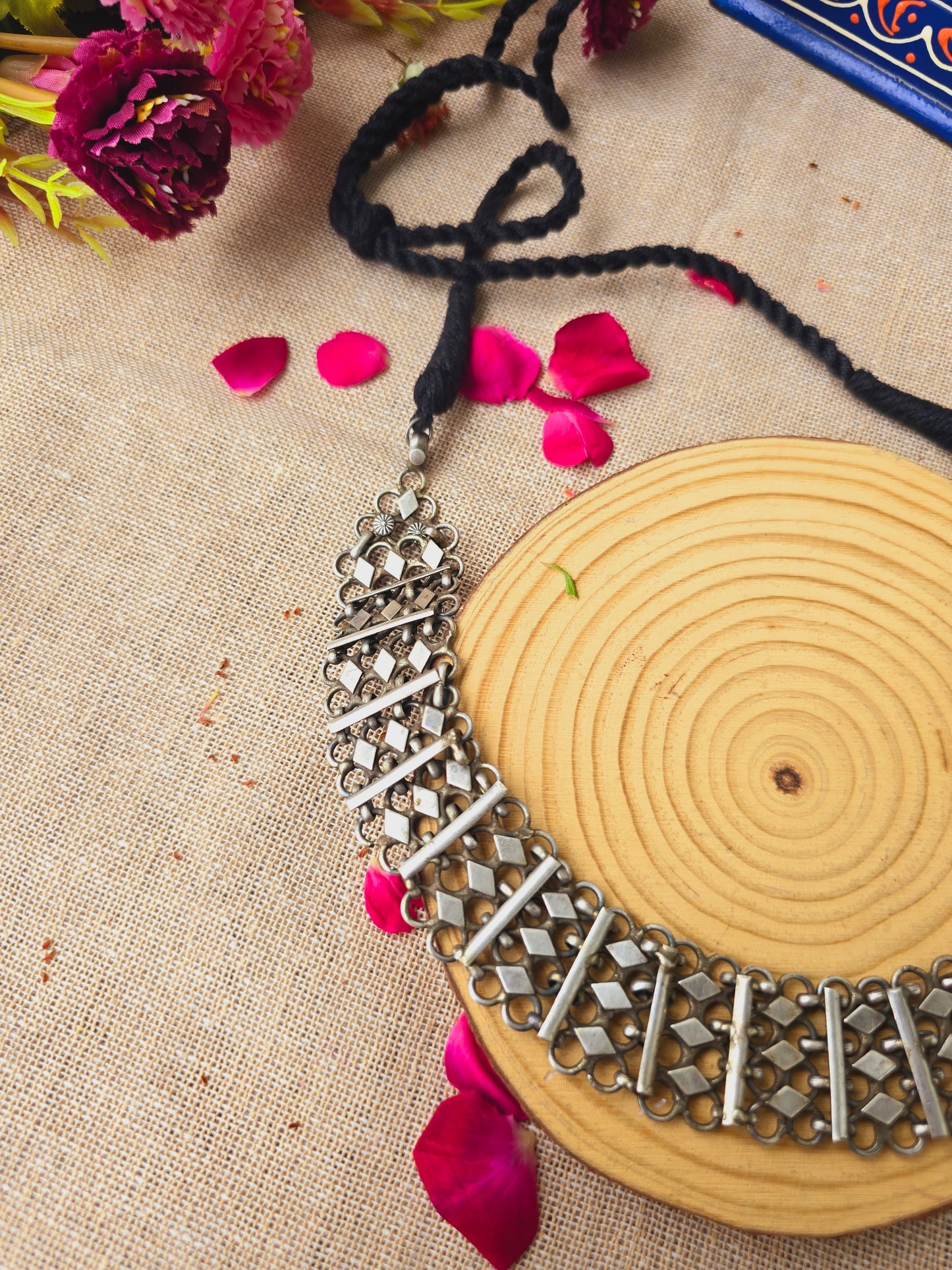 Blumi Antique sleek choker