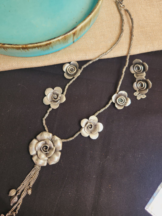 Antique rose choker