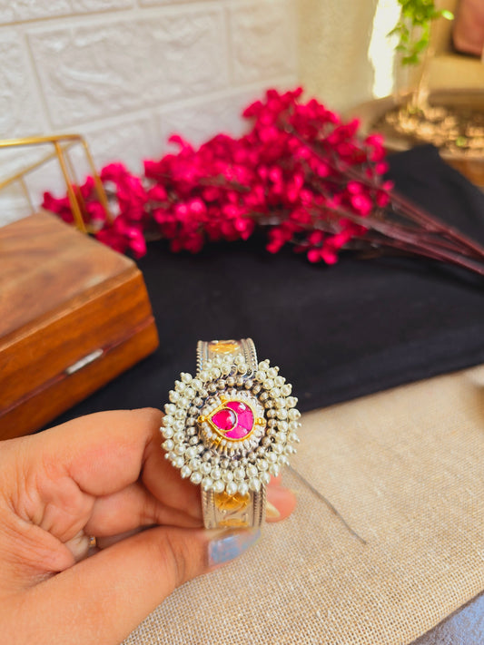 pachi kundan handcuff