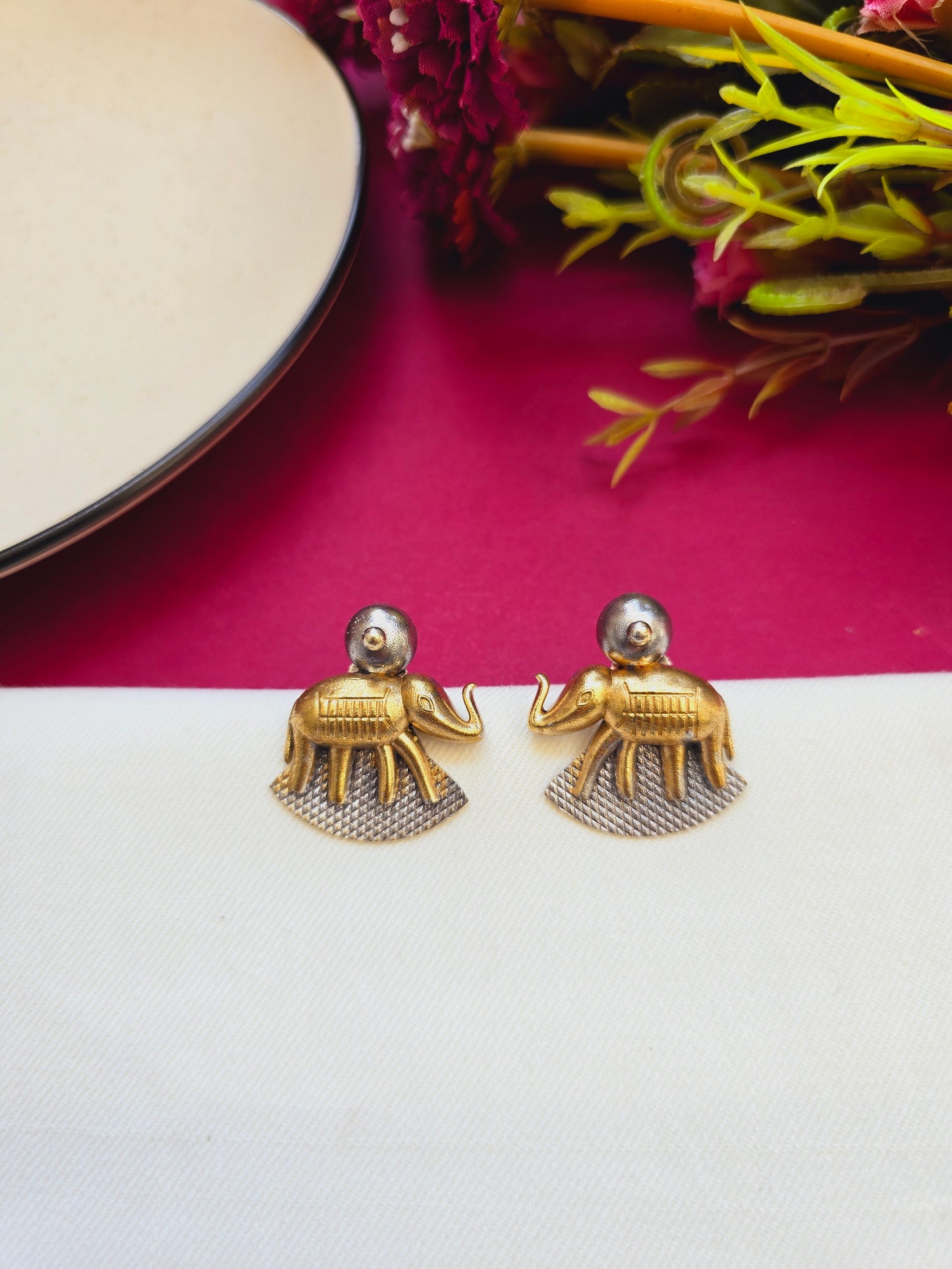 Dual tone elephant studs