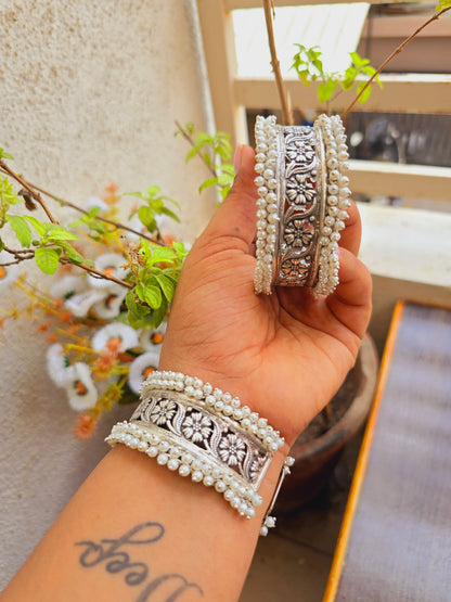 Lata Silver pearl handcuff