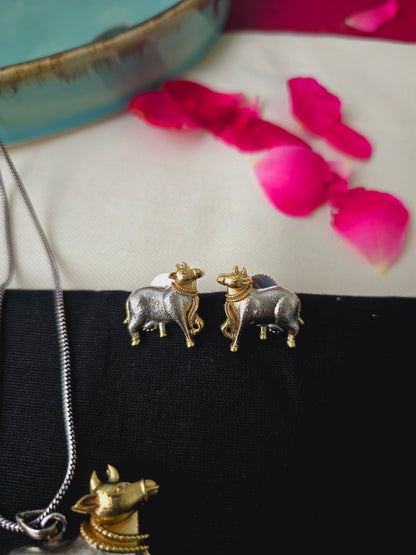 Shreya Minimal Nandi necklace