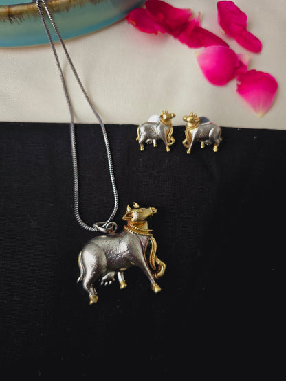 Shreya Minimal Nandi necklace