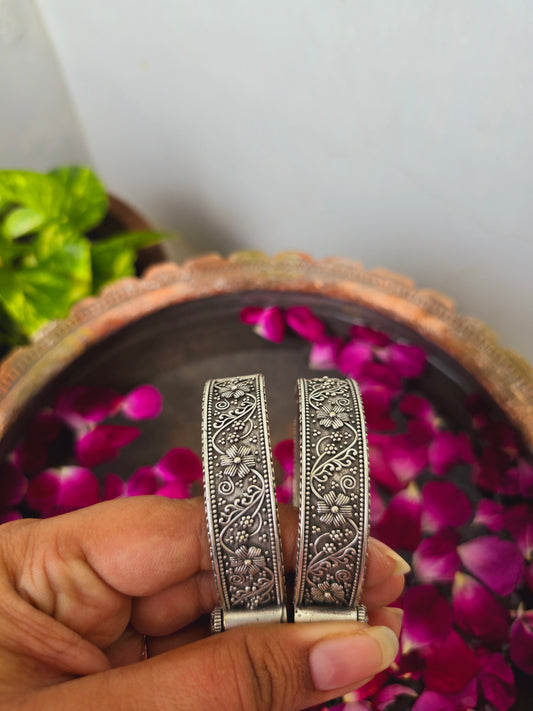 Silver flower kada