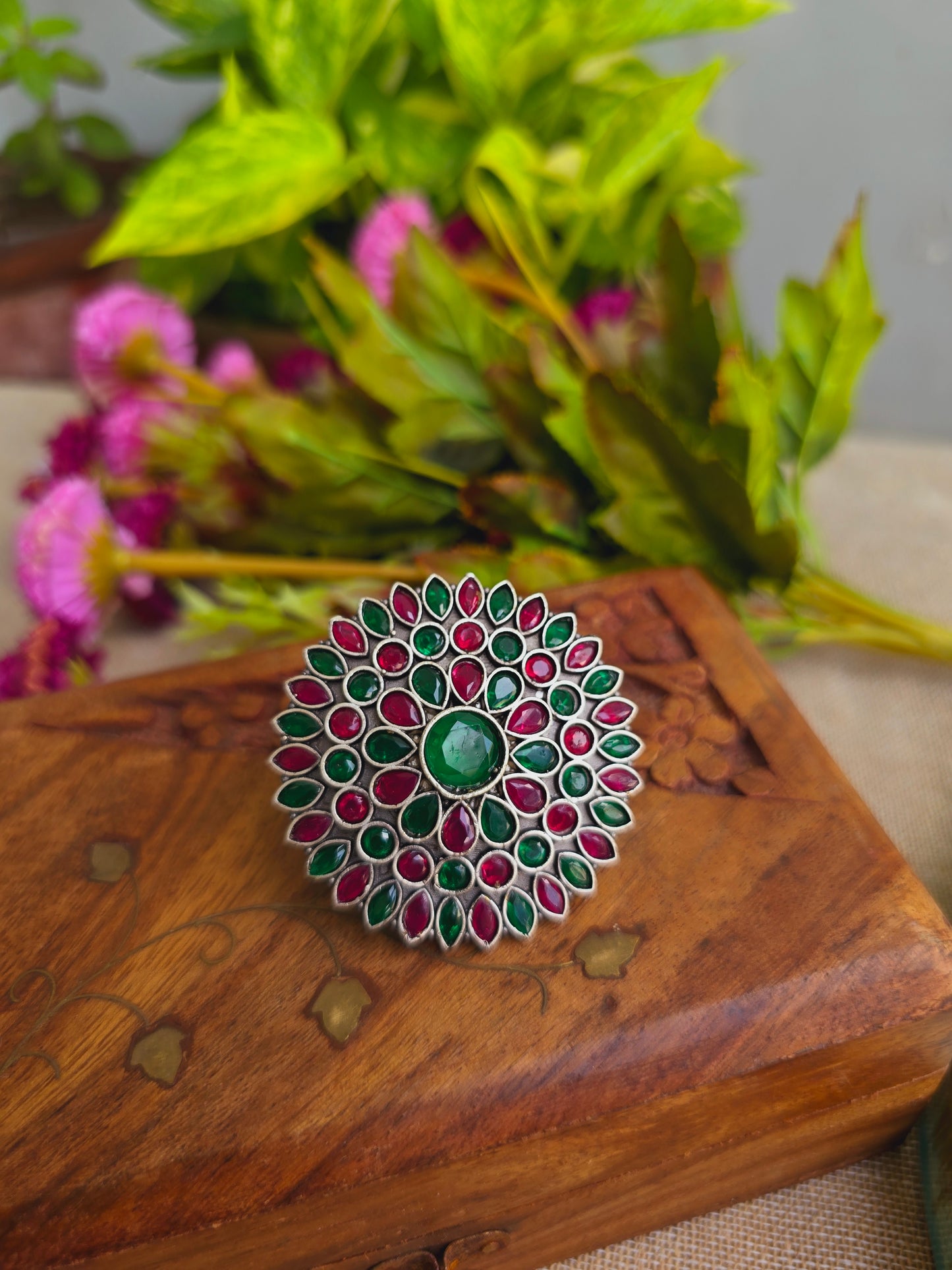 Moh round stone ring