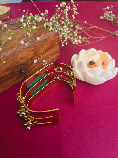 Square stone gold handcuff