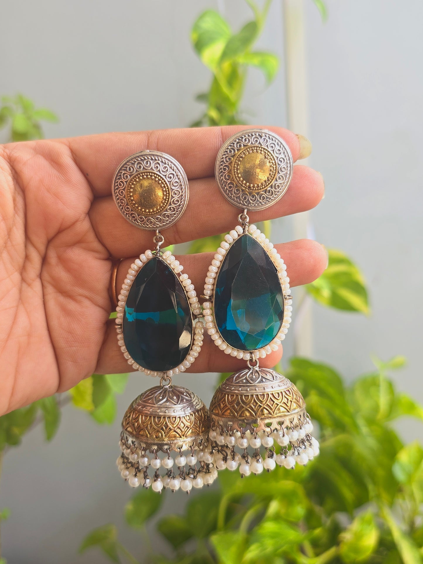 Veda dual tone jhumka