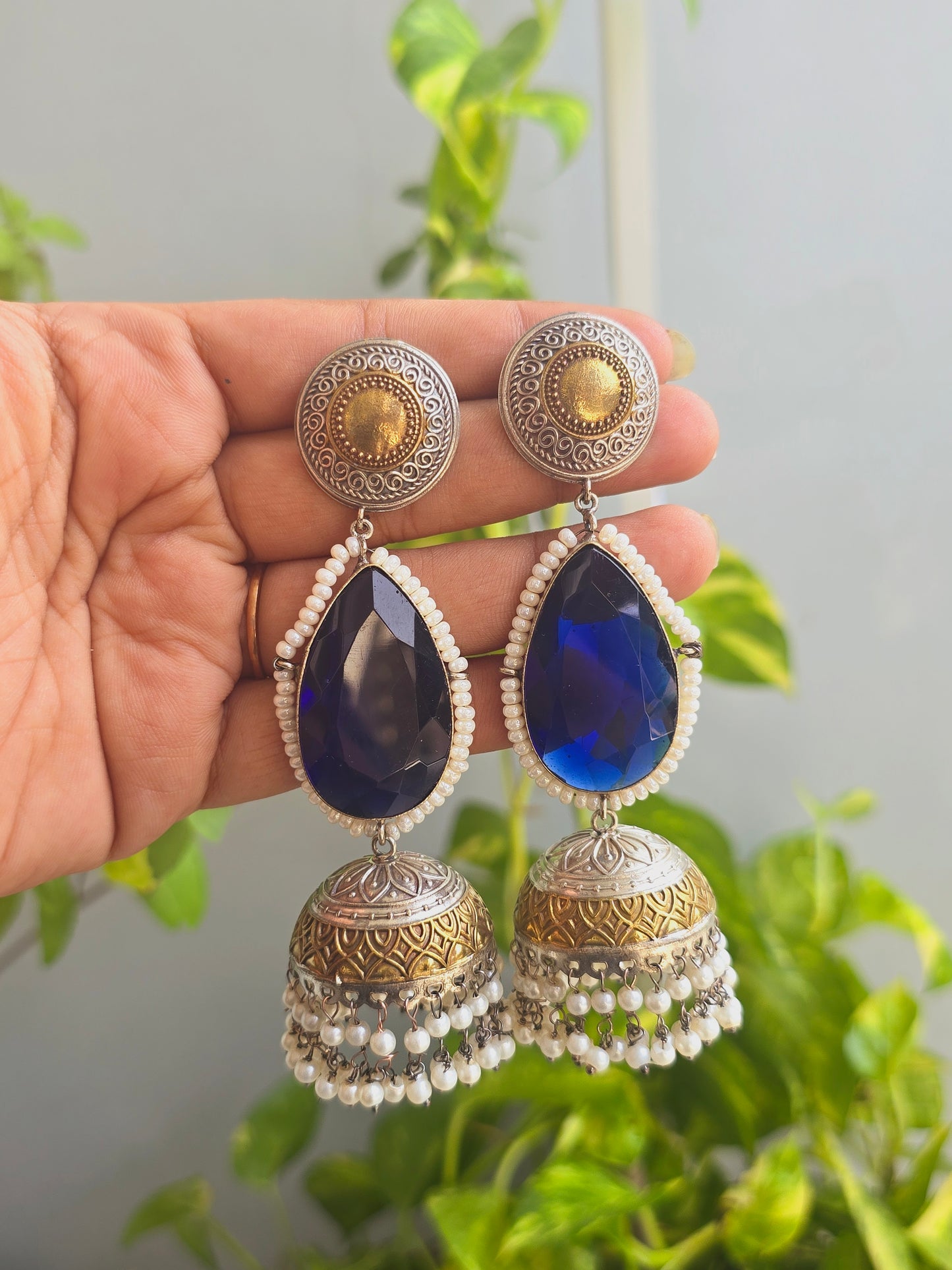 Veda dual tone jhumka