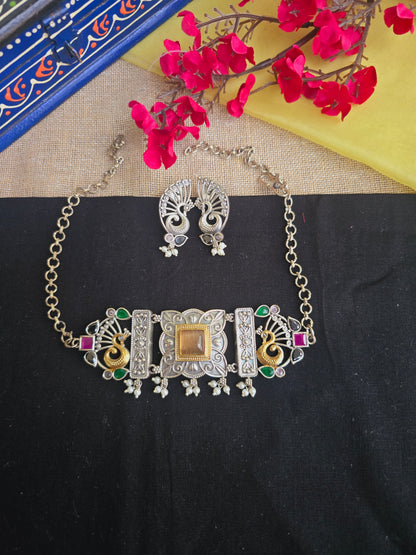 Dual tone square stone choker