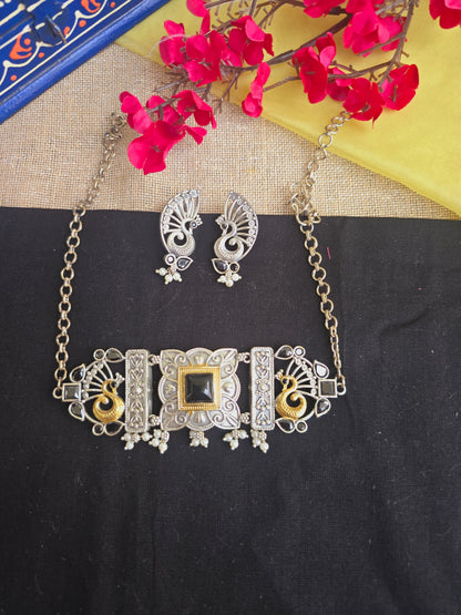 Dual tone square stone choker