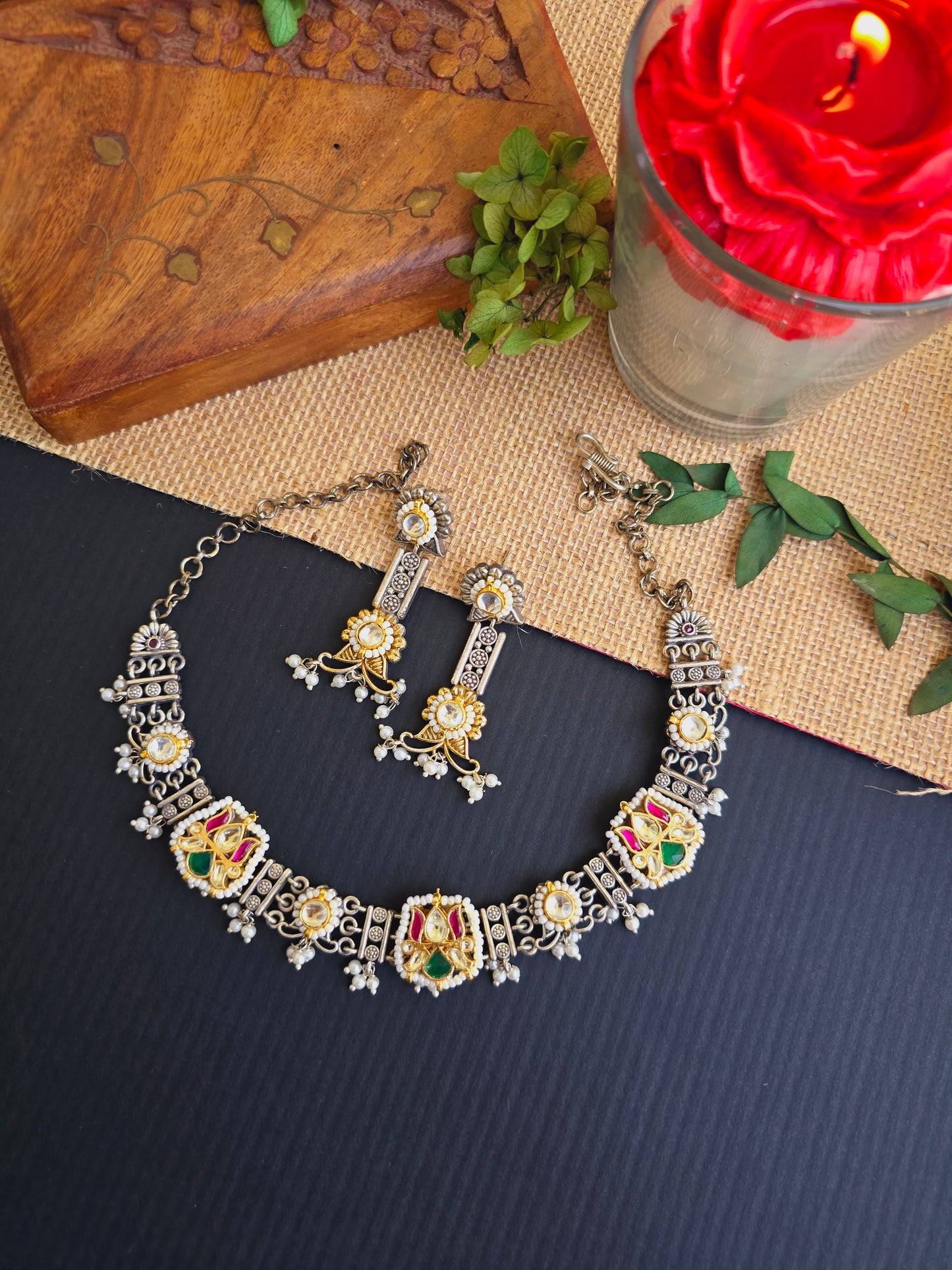 Pachi kundan sleek choker