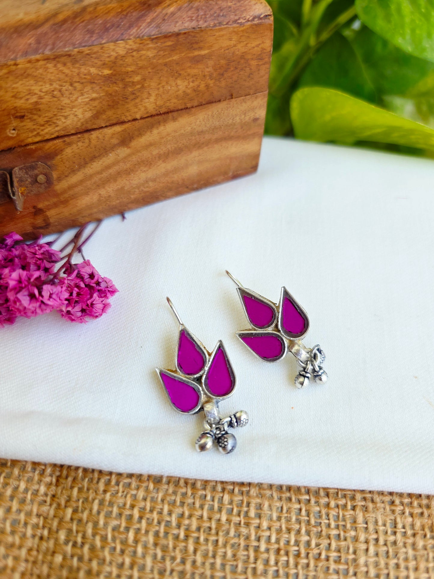 Tri petal glass hooks