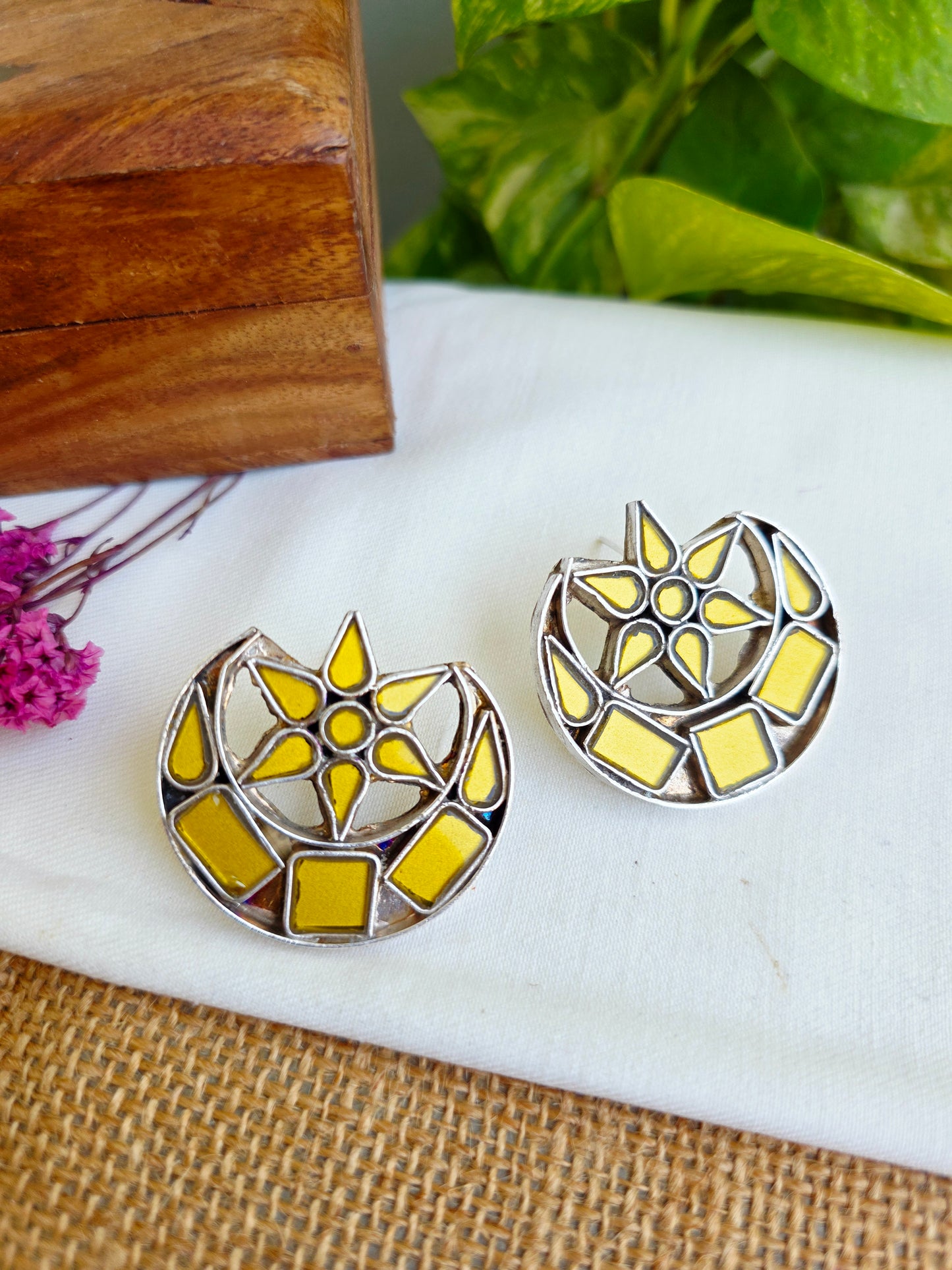 Chand glass studs