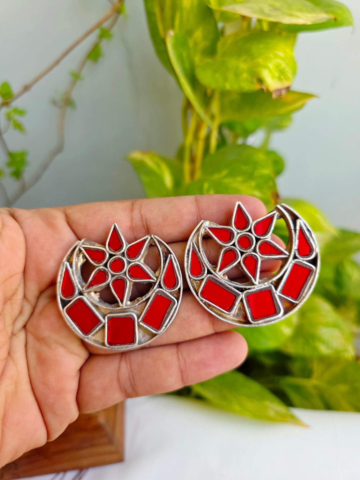 Chand glass studs