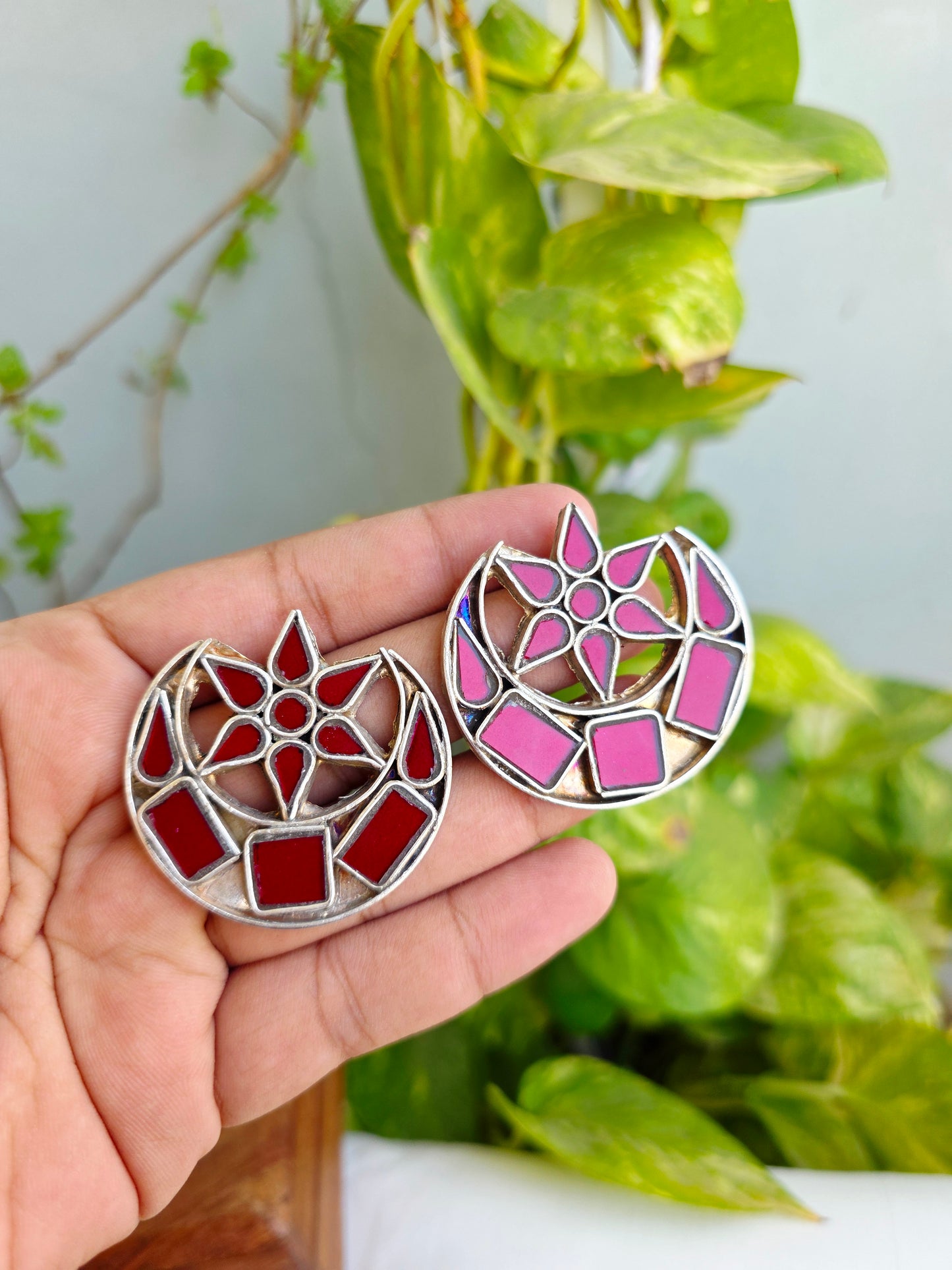 Chand glass studs