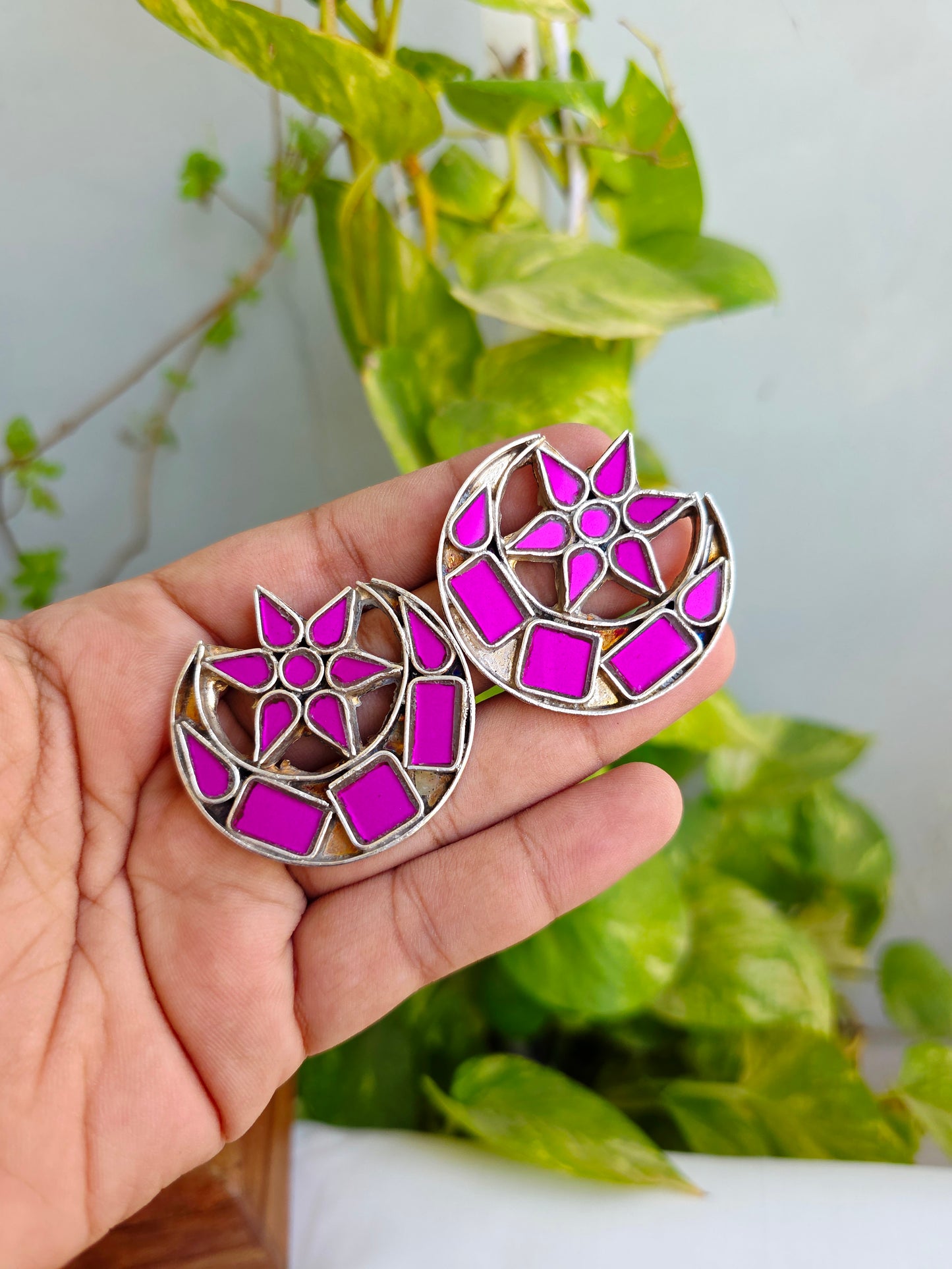 Chand glass studs