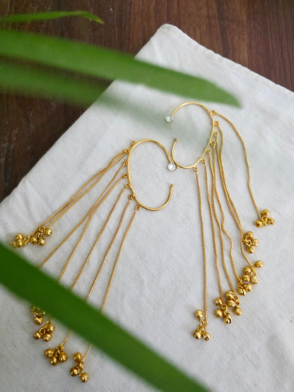 Hanging earcuffs