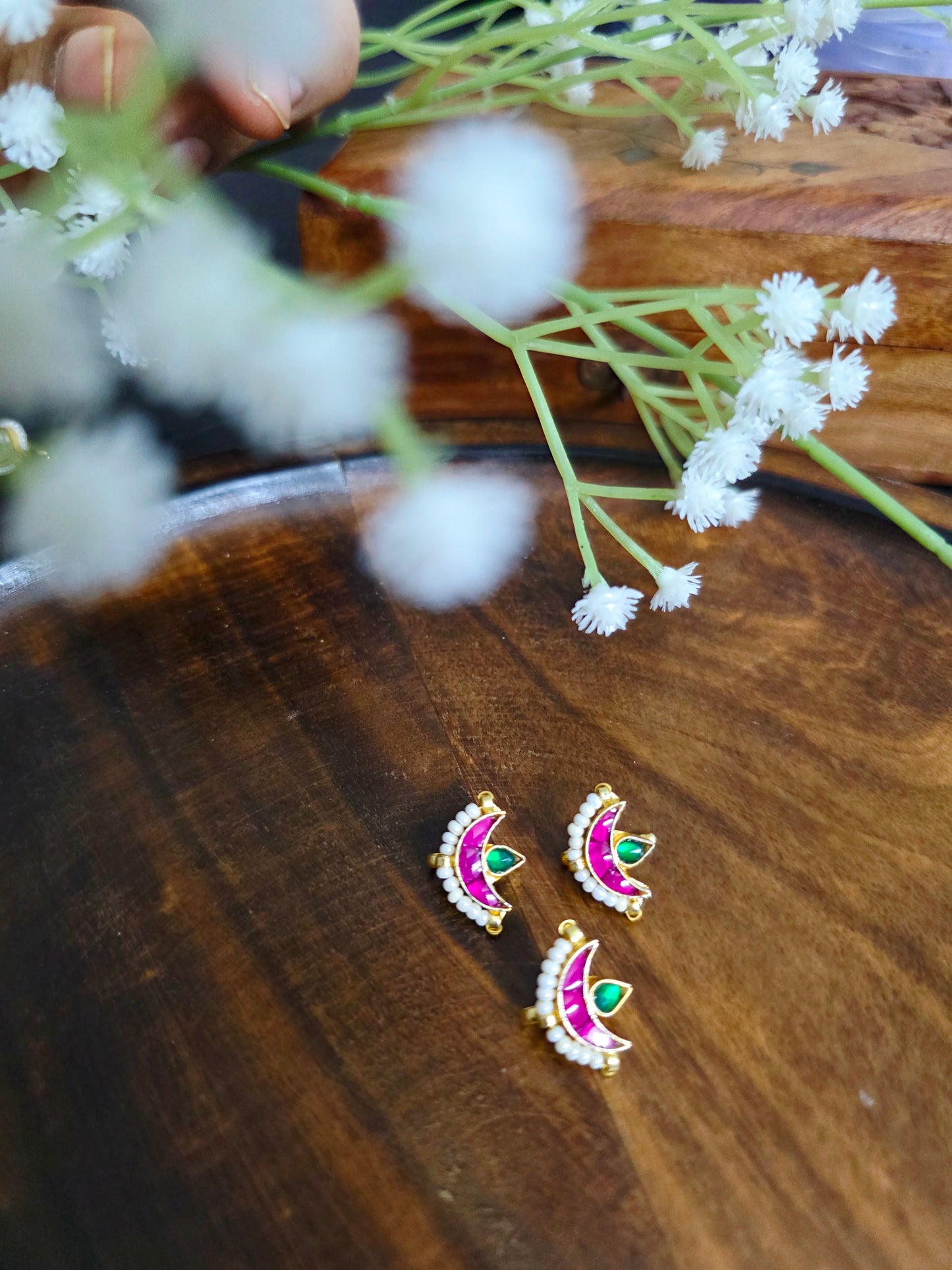 Half moon kundan nath