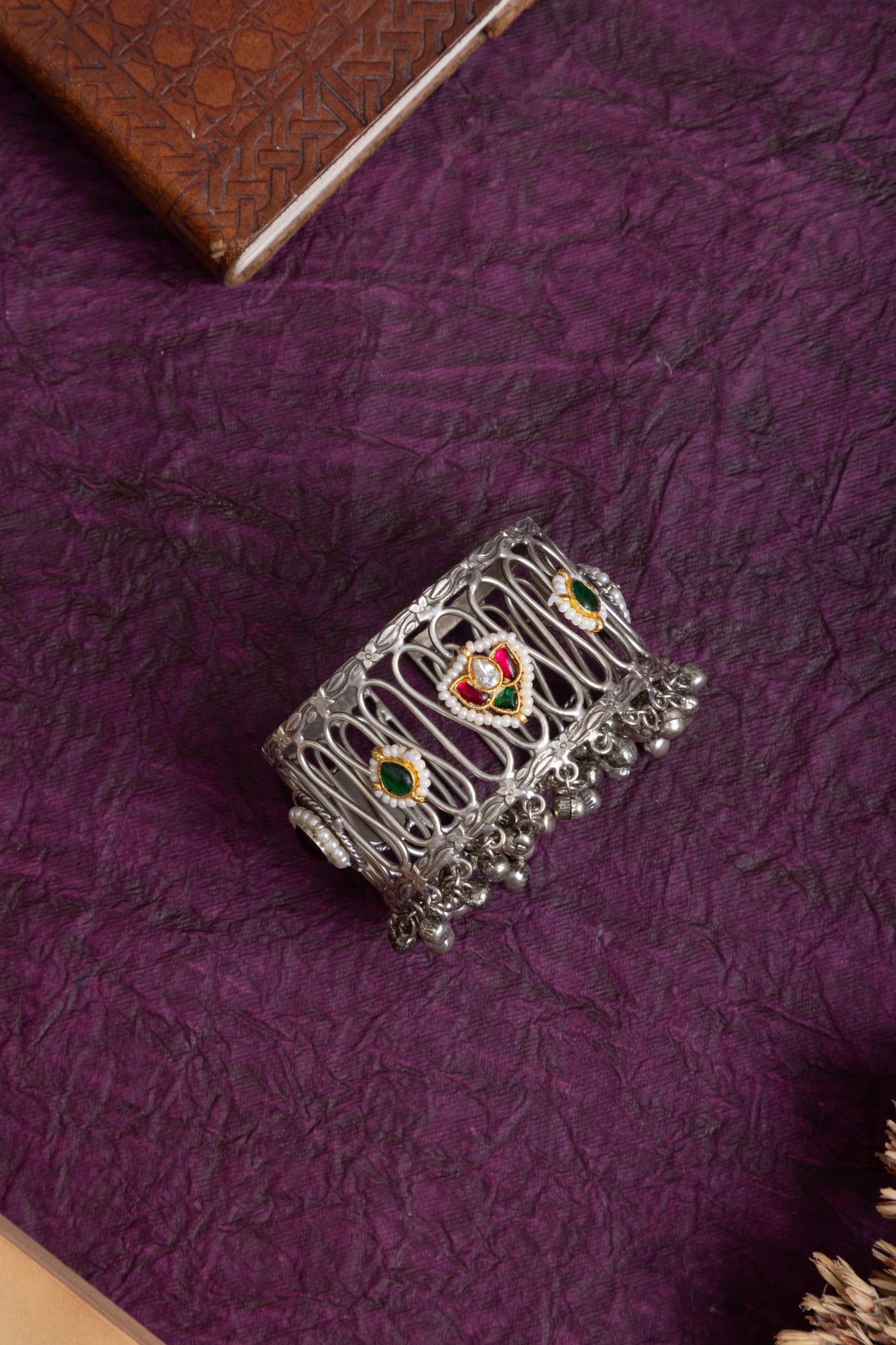 Nihar silver fusion pachi kundan handcuff
