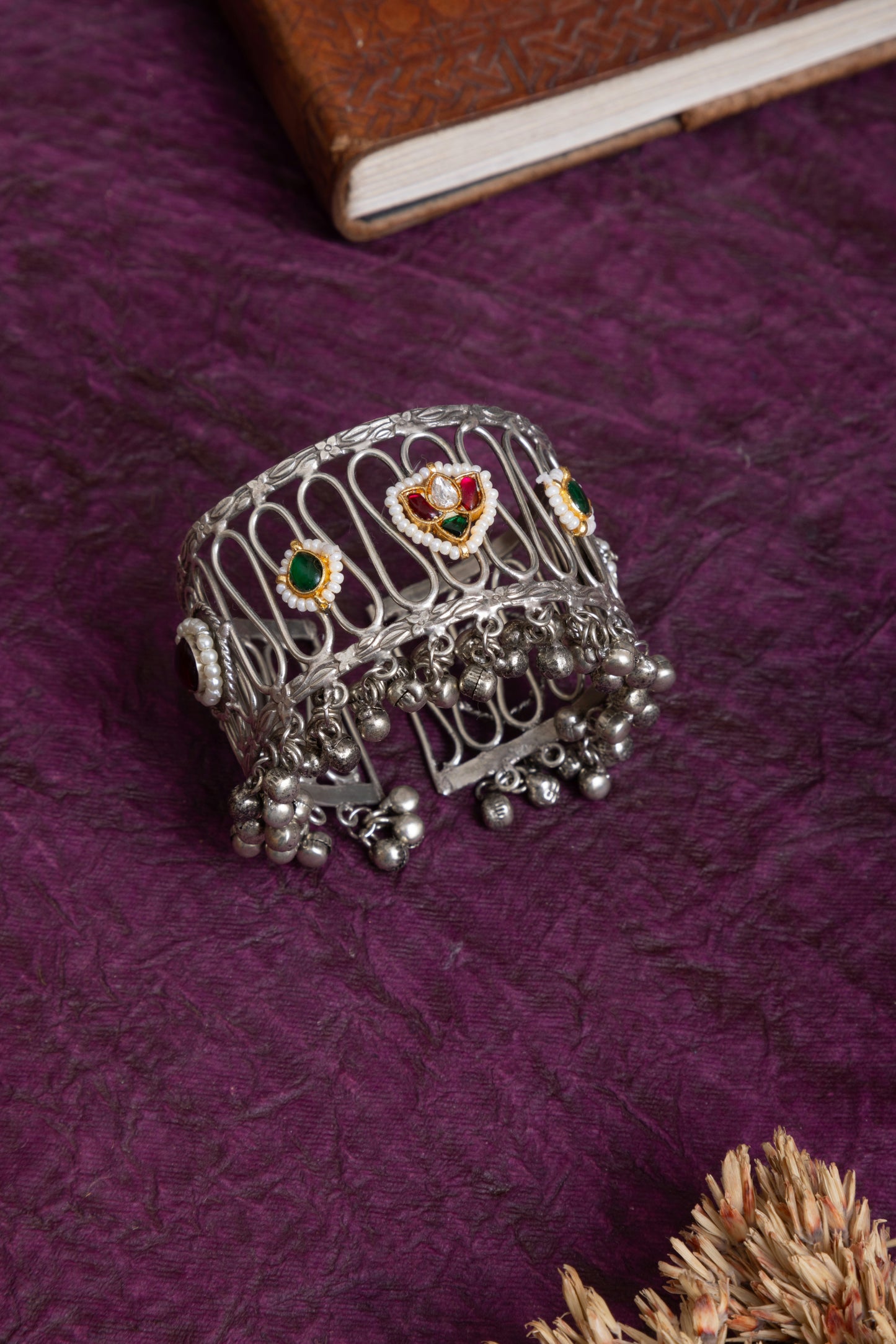Nihar silver fusion pachi kundan handcuff