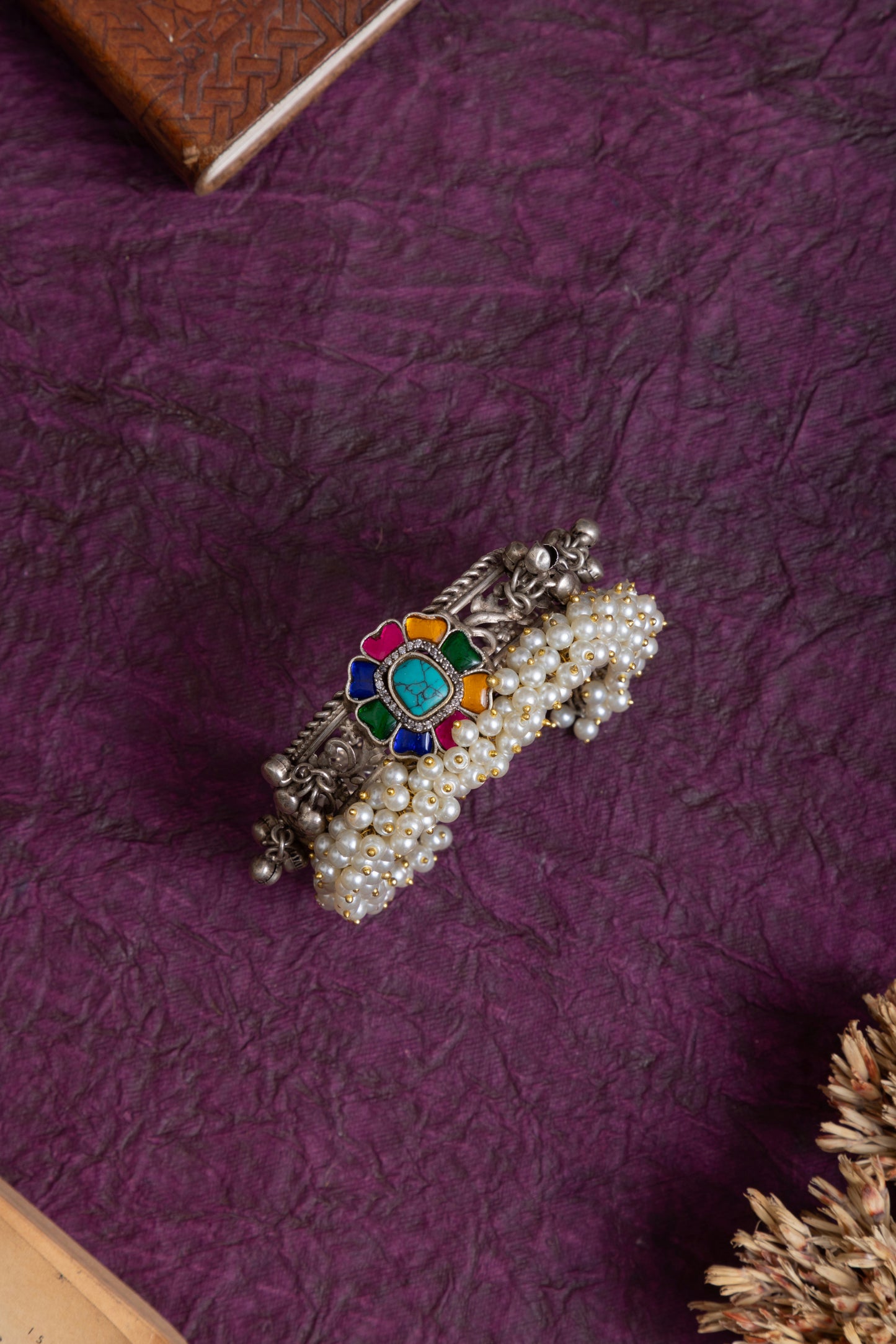Atapi two tone pearl silver handcuff