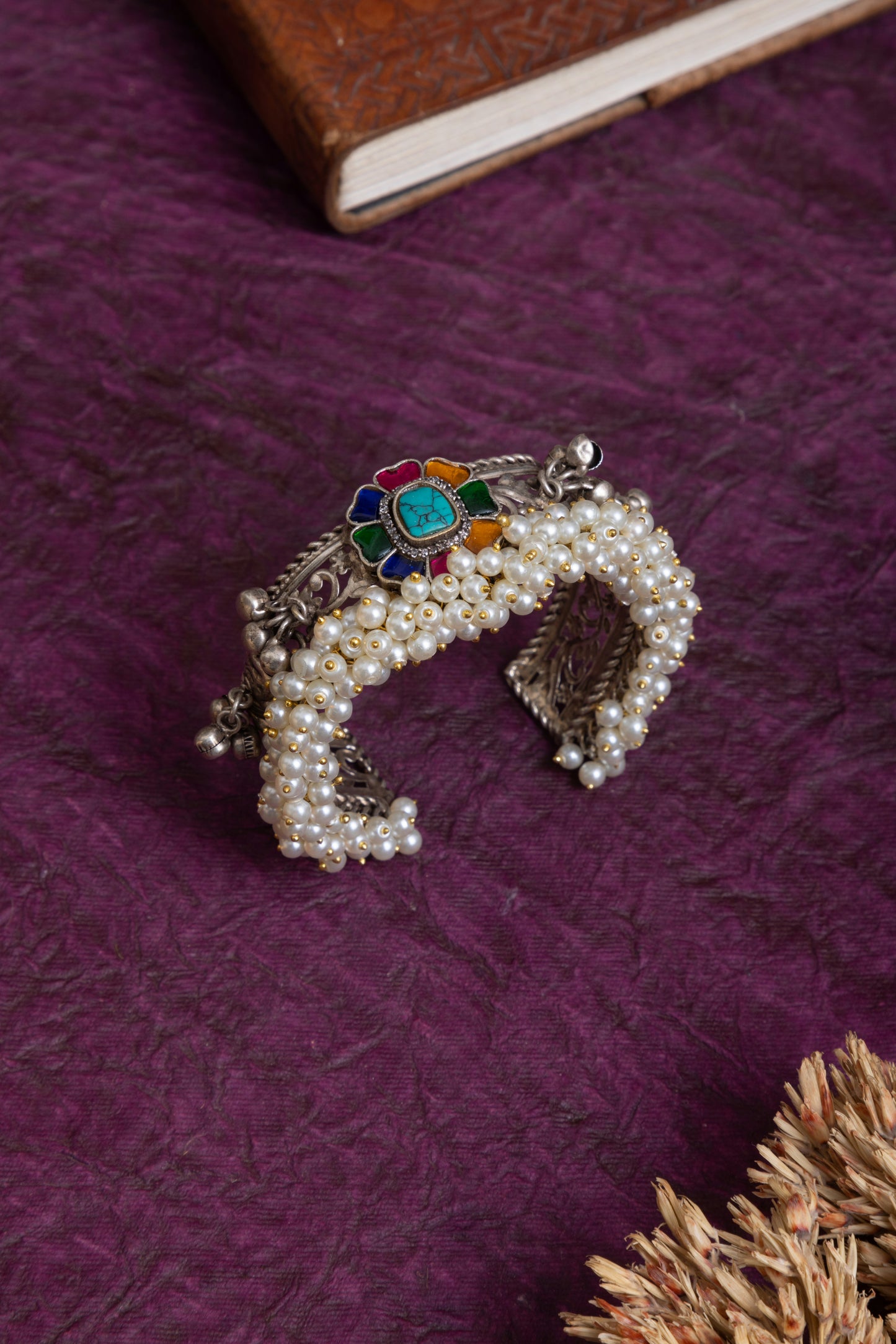 Atapi two tone pearl silver handcuff